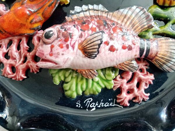 Assiette décorative barbotine poissons Vallauris