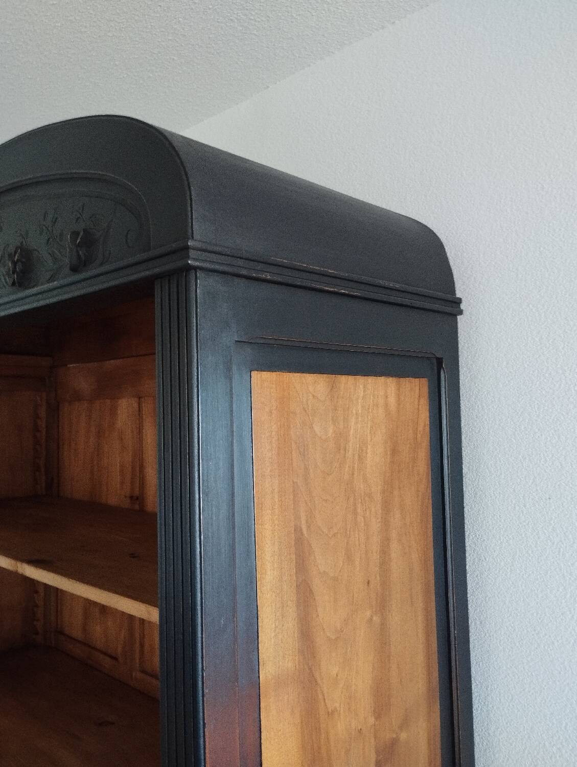 Old library black patina chalk paint