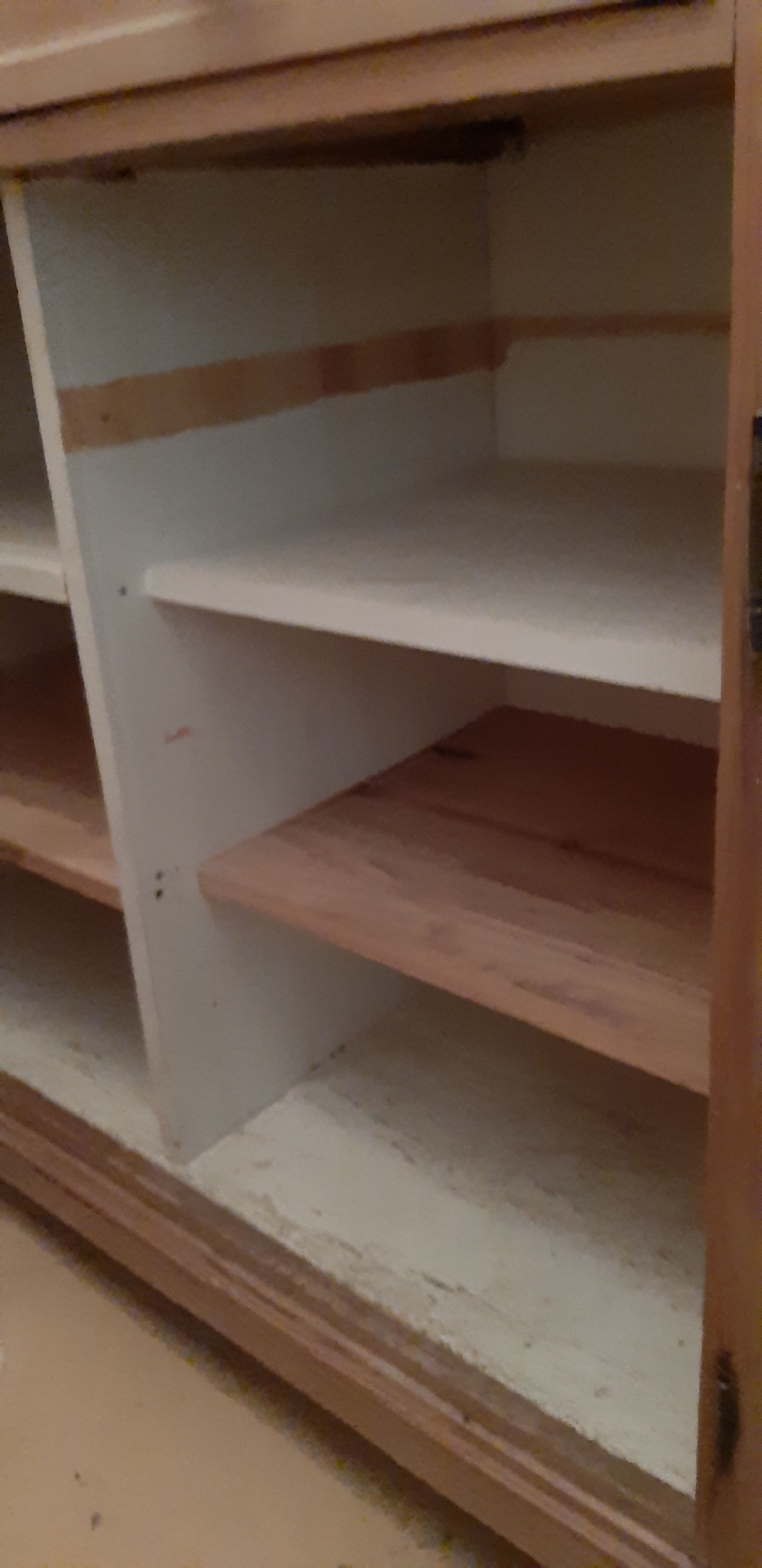 Pretty Dresser former country shabby