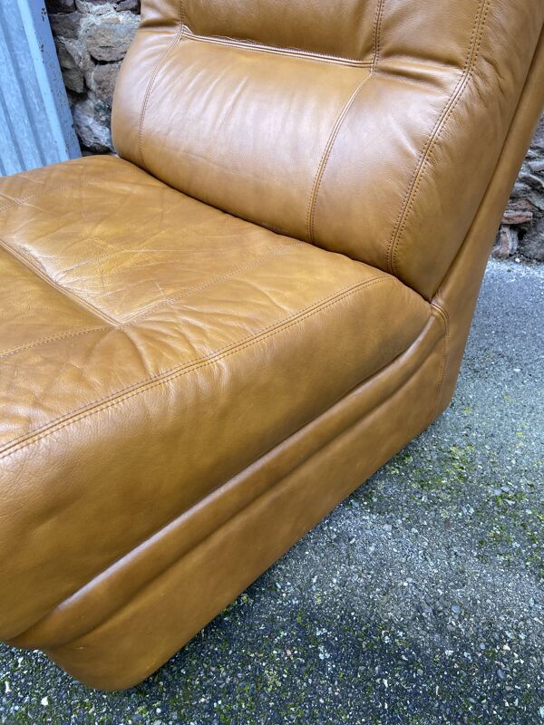 Fauteuil chauffeuse lounge cuir vintage 1970 beka club
