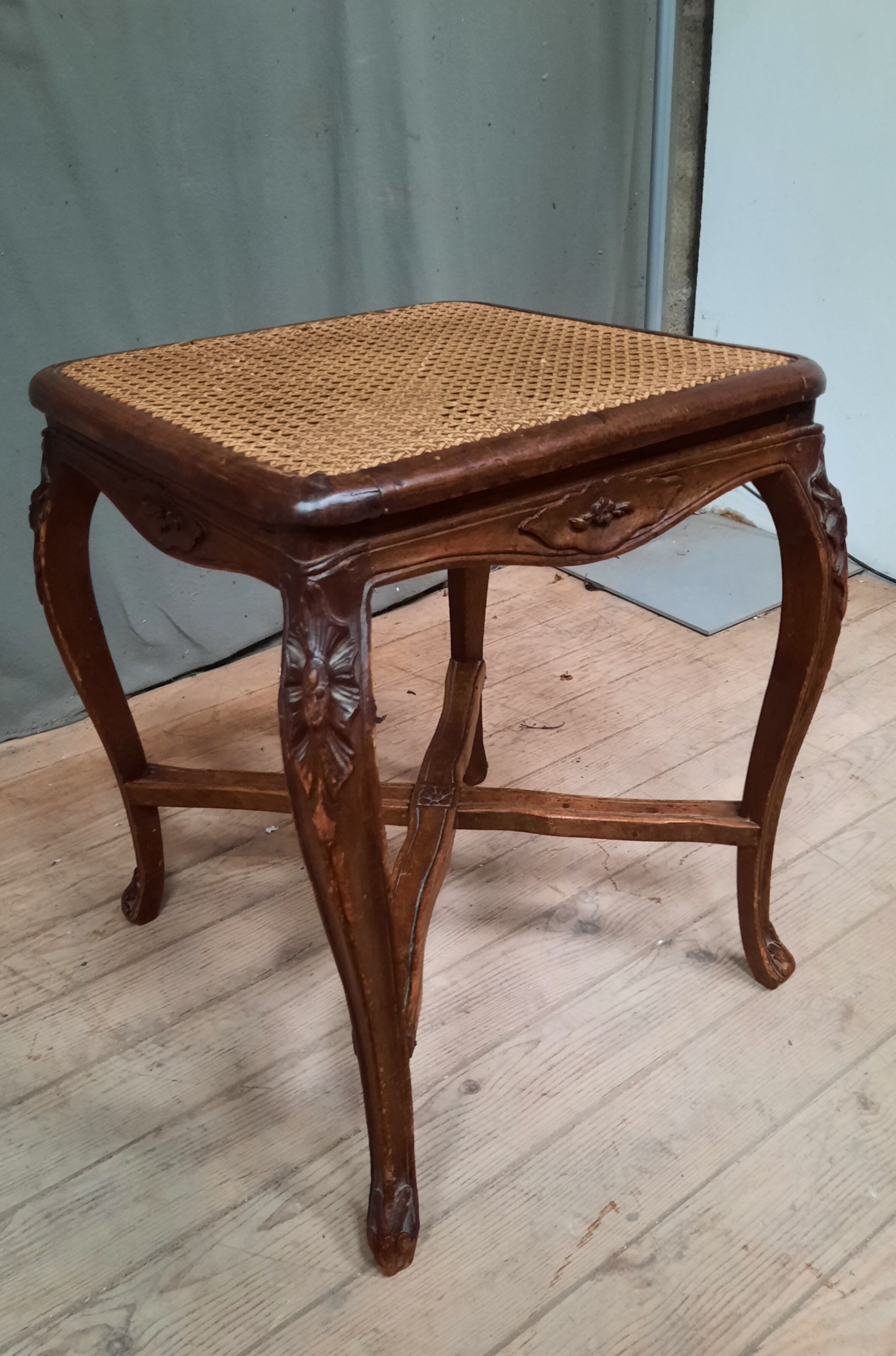 Eighteenth period canned pouf