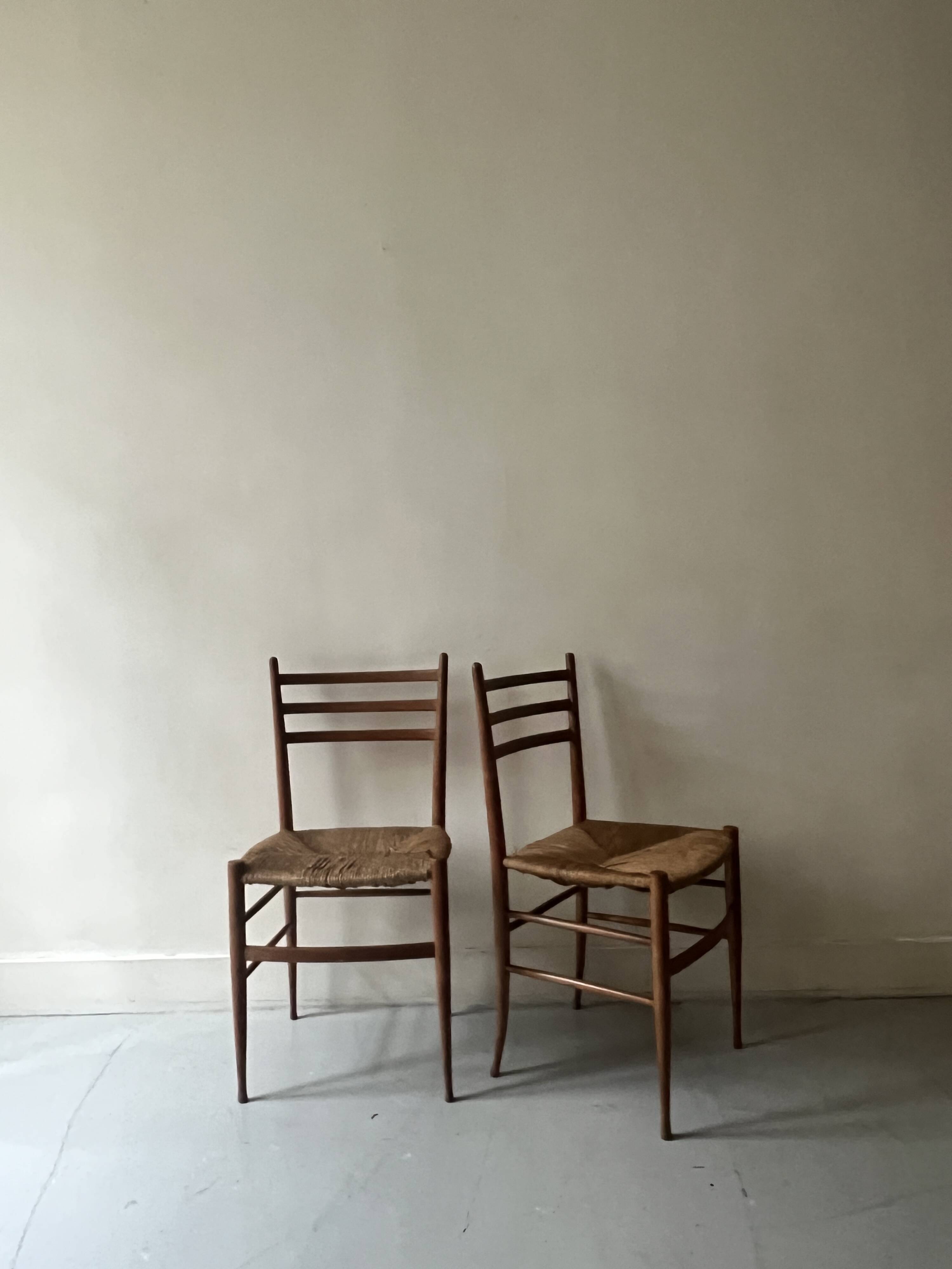 Set of 2 Italian chairs in wood and straw, Gio Ponti style 1950