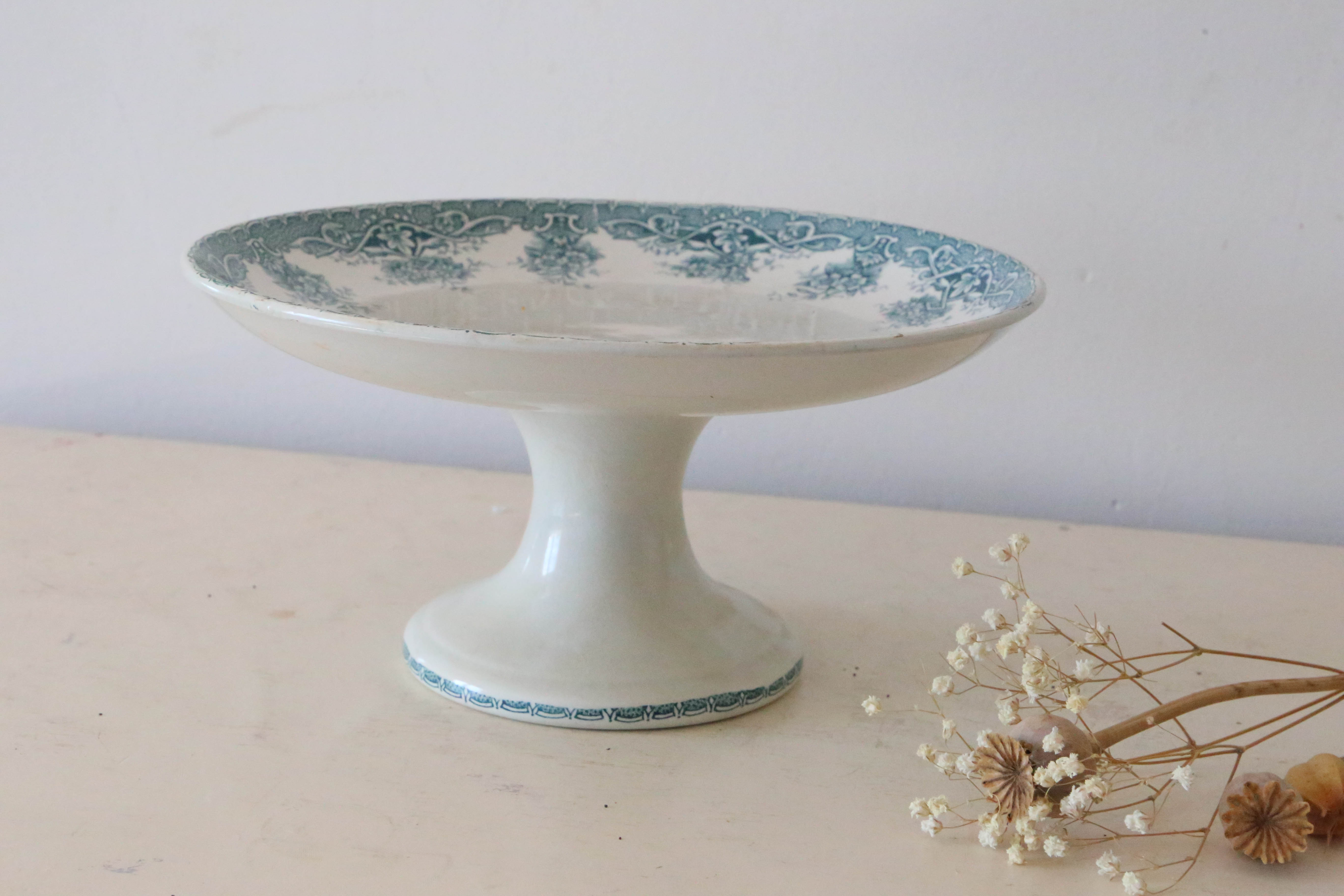 Antique ceramic compotier, Prima model of Saint Amand, French manufacture, late nineteenth