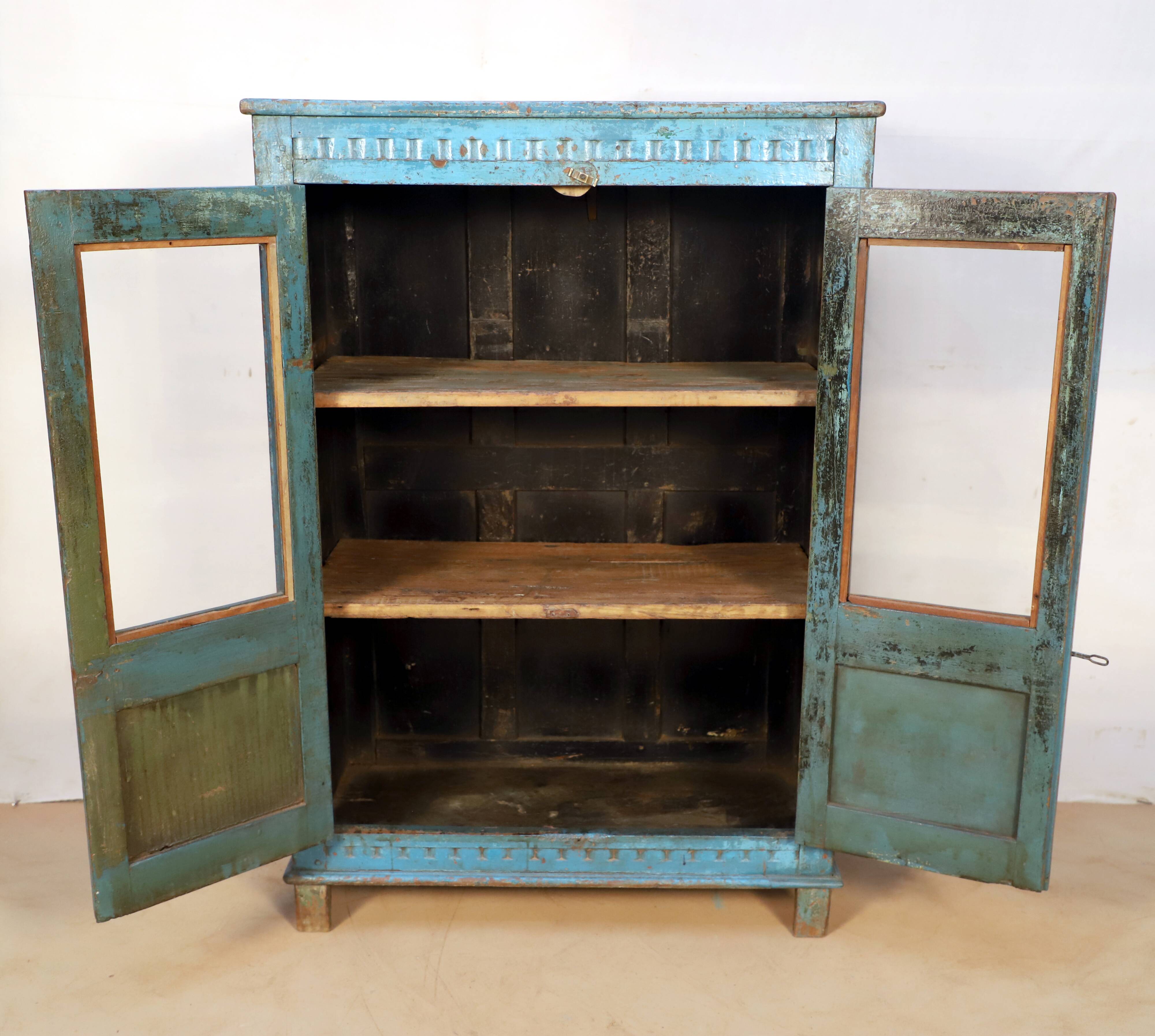Vaisselier - Burmese teak buffet with original blue patina