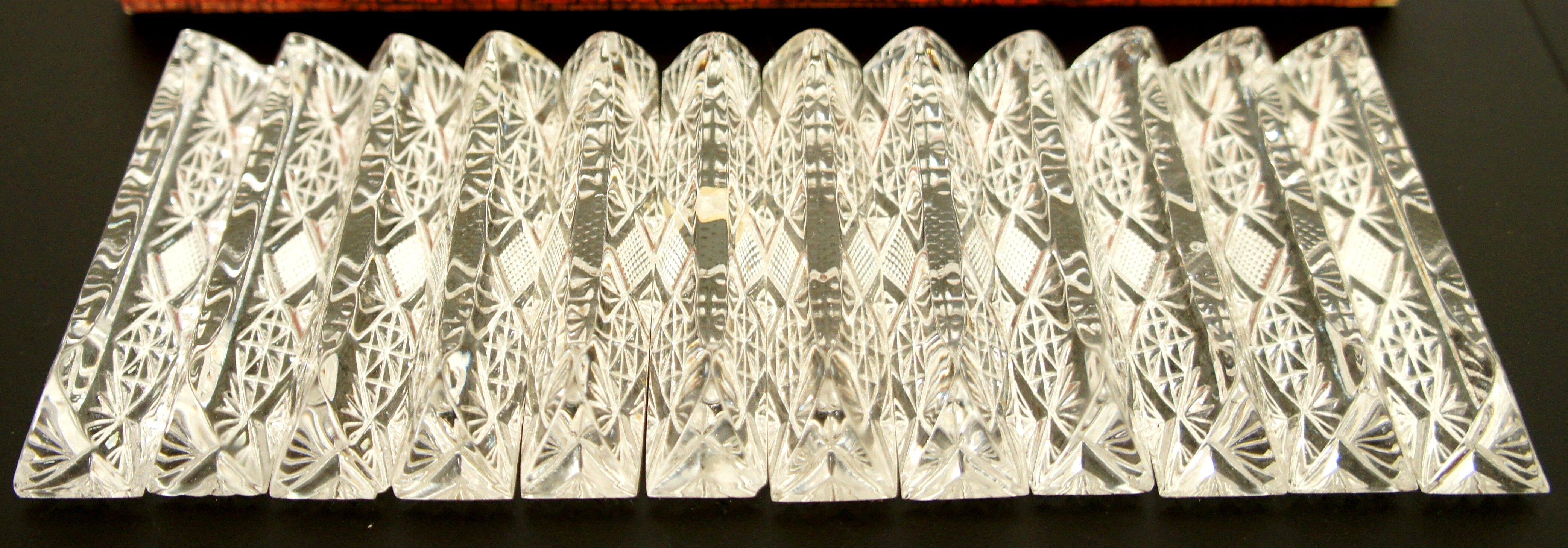 Set de 12 porte couteaux en cristal au plomb taillé