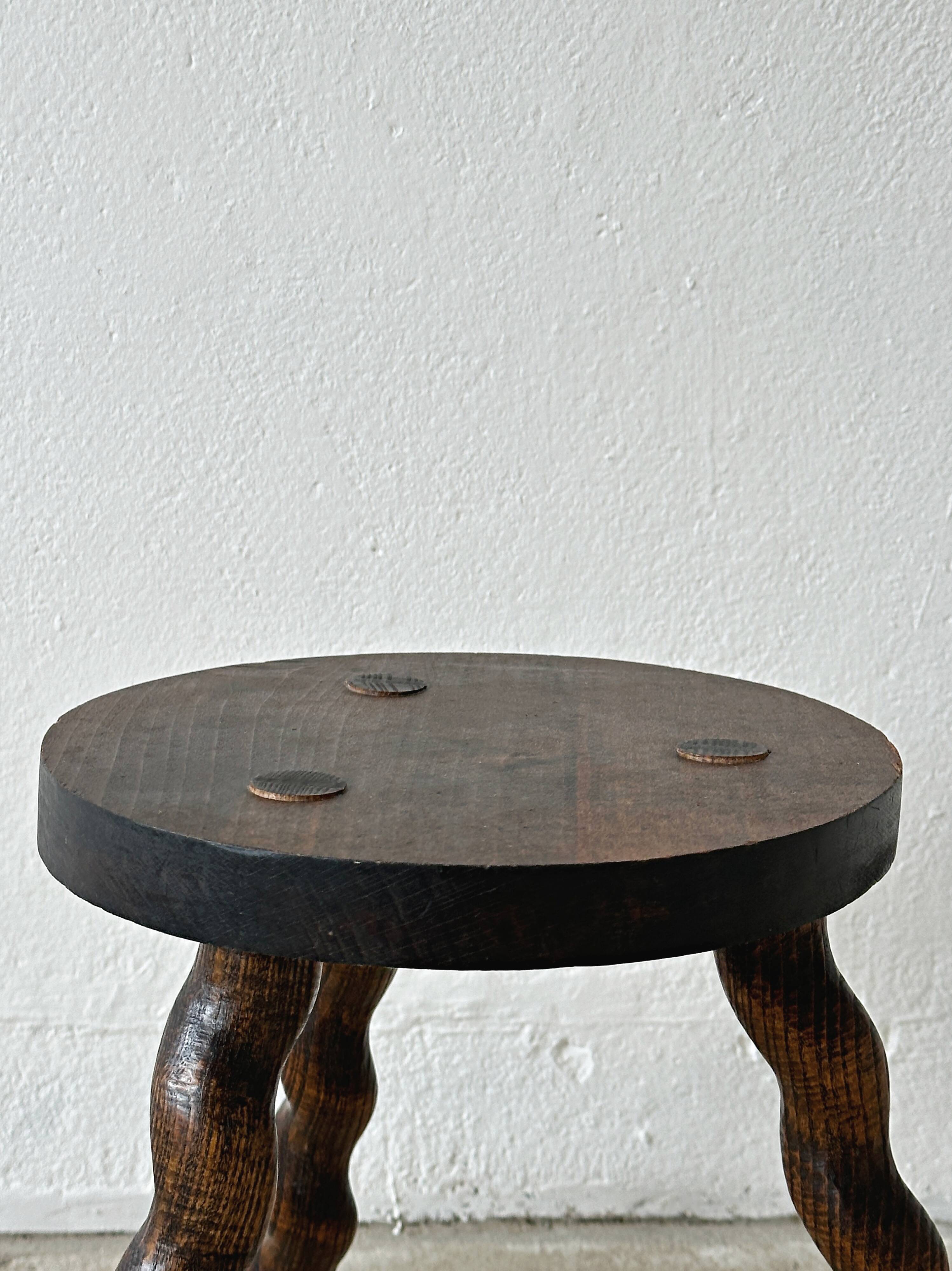 Tabouret tripode en bois