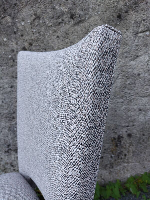 Suite de 6 chaises attribuées à Colette Gueden (1905-2000) retapissées