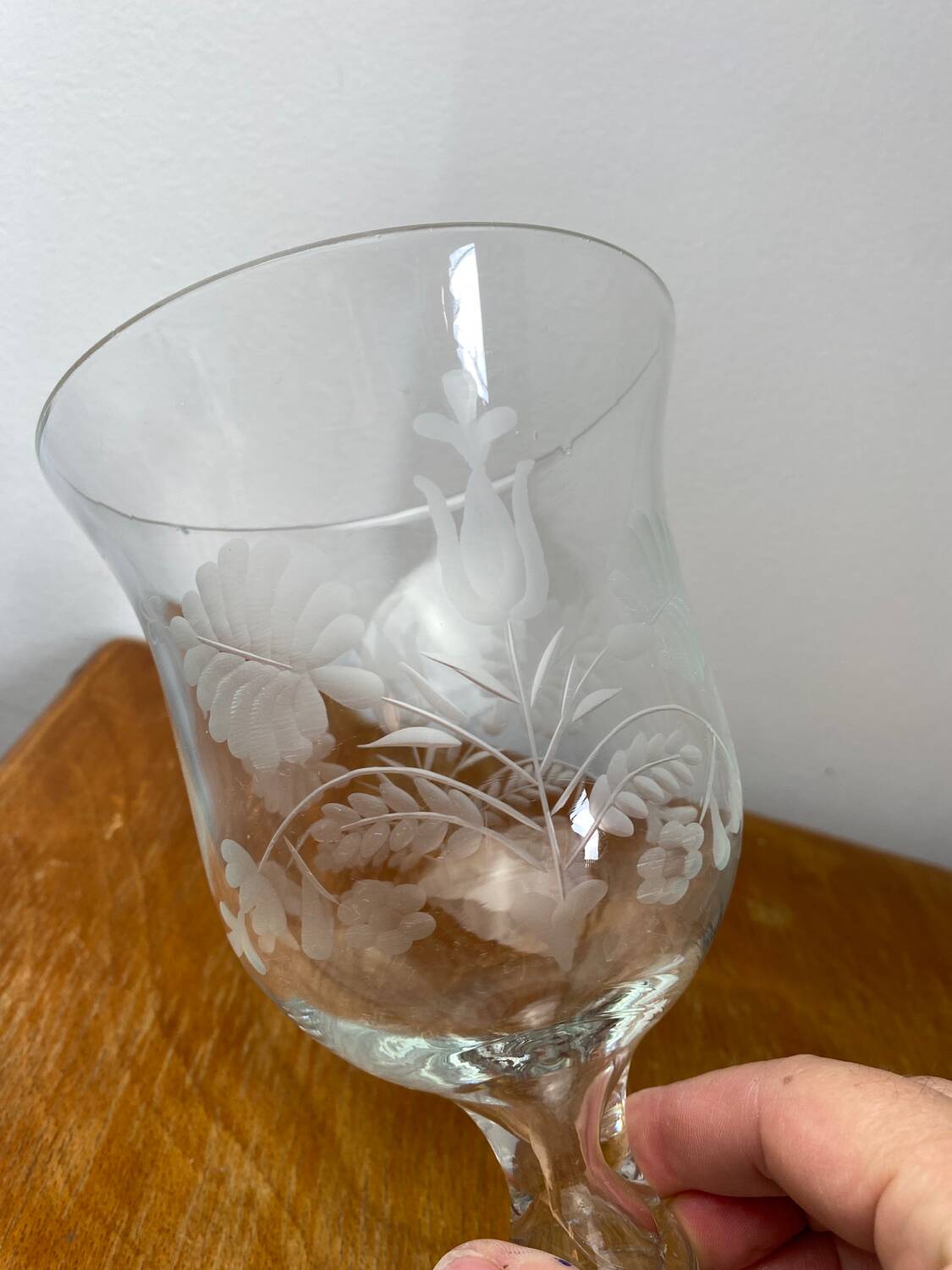 Chalice-shaped glass cup