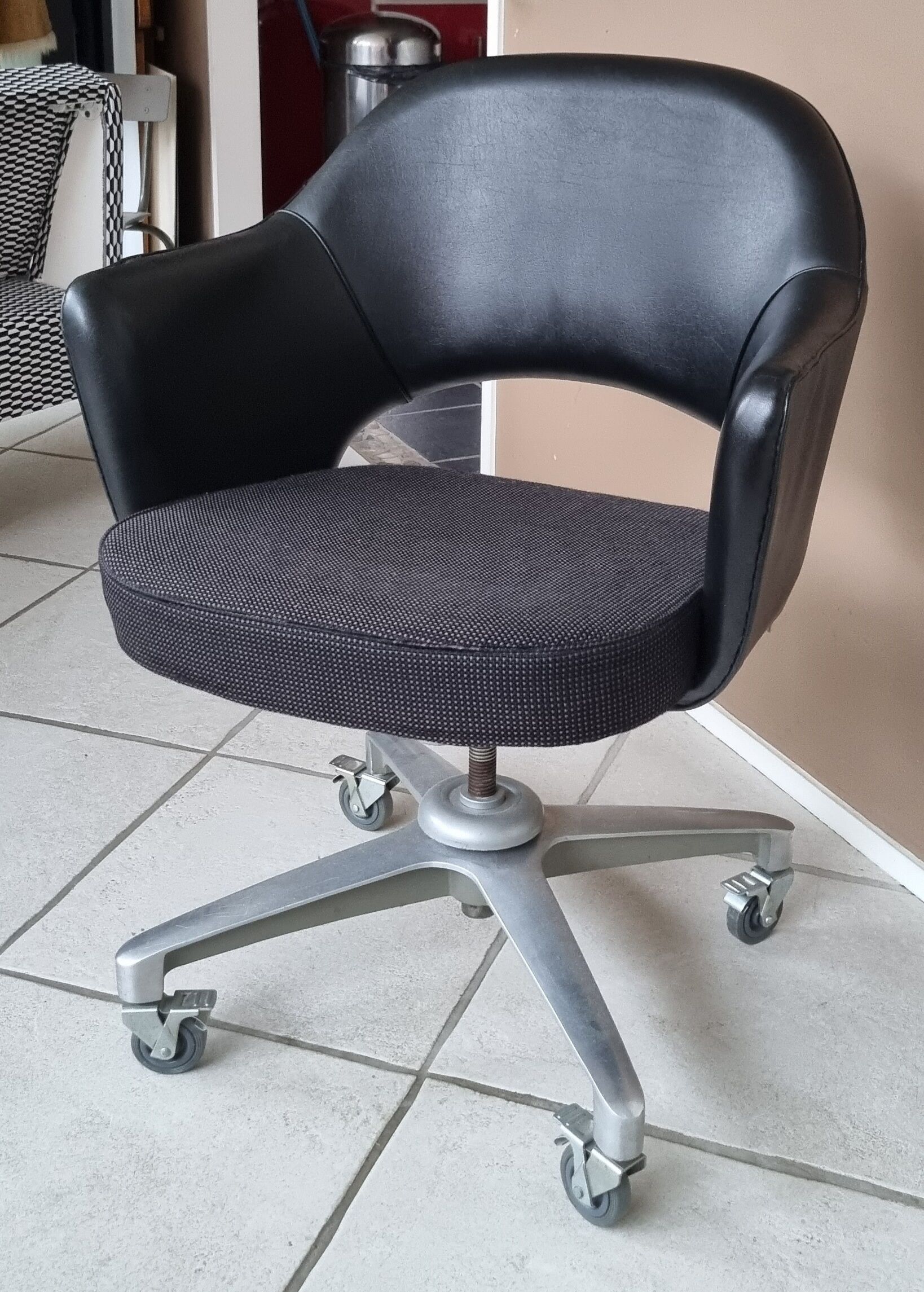 Office chair with swivel and reclining wheels by Eero Saarinen for Knoll
