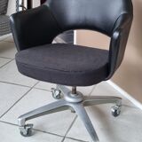 Fauteuil de bureau à roulettes pivotantes et inclinables d'Eero Saarinen pour Knoll