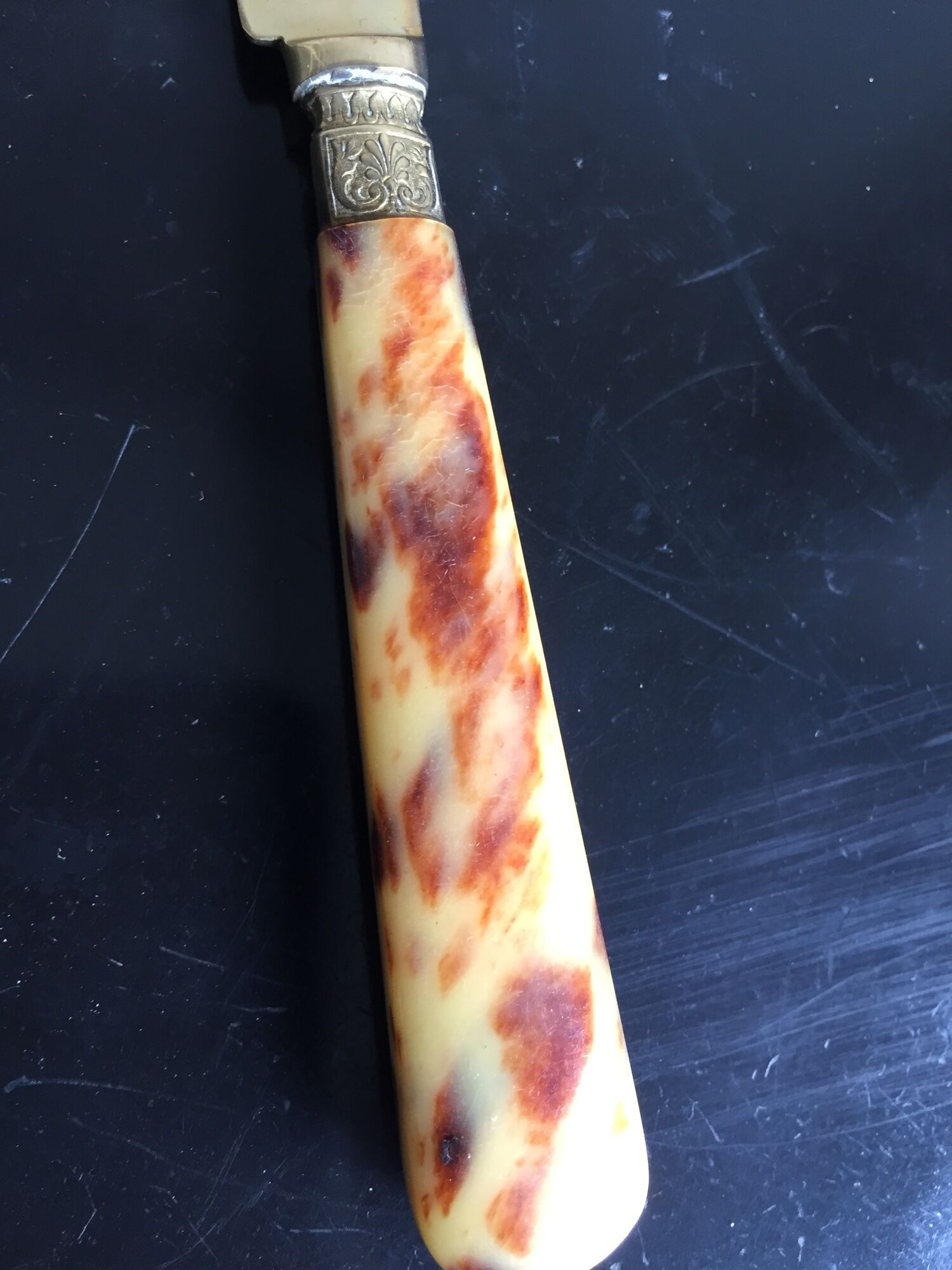 Dessert service of 12 horn and vermeil knives