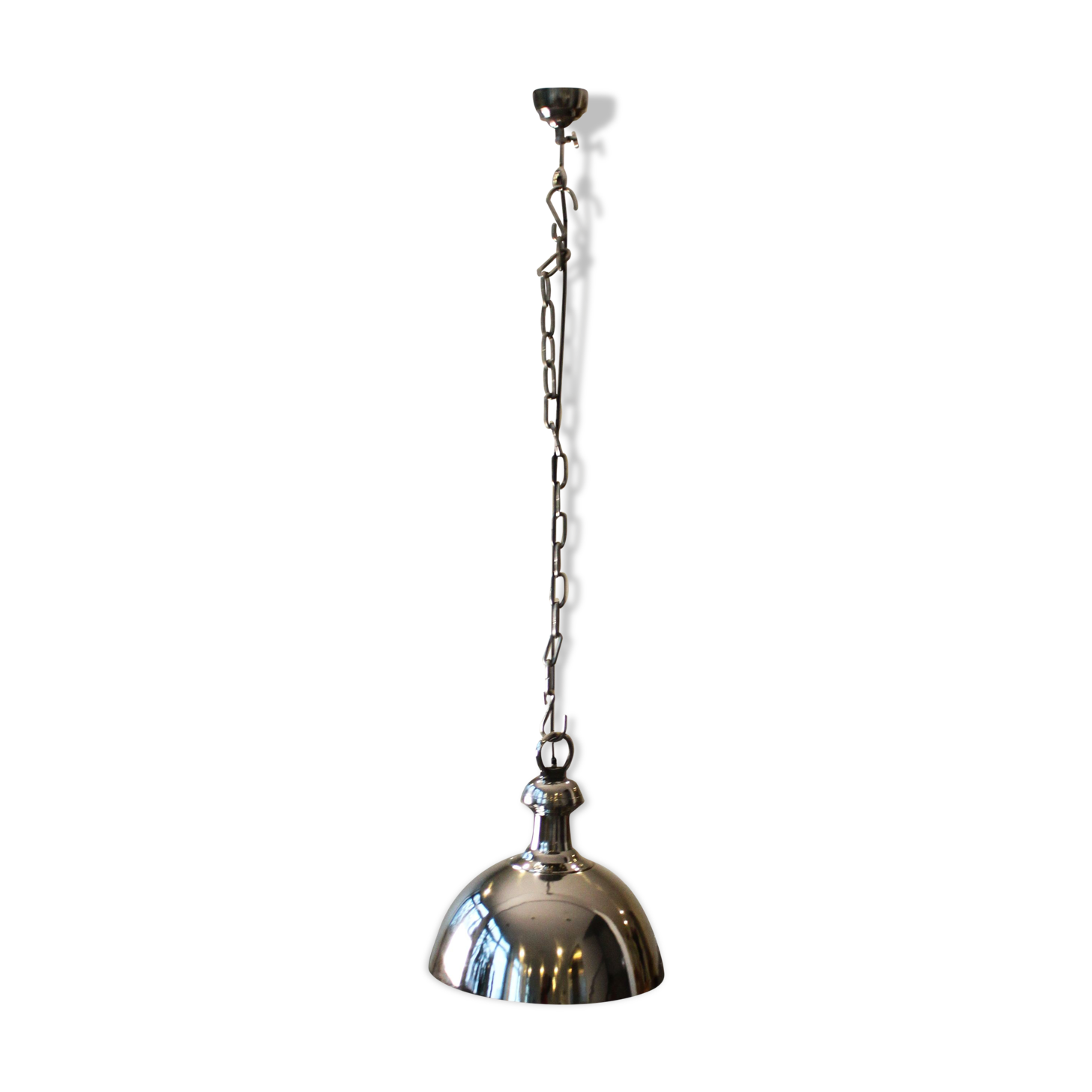 Suspension en nickel, style industriel.
