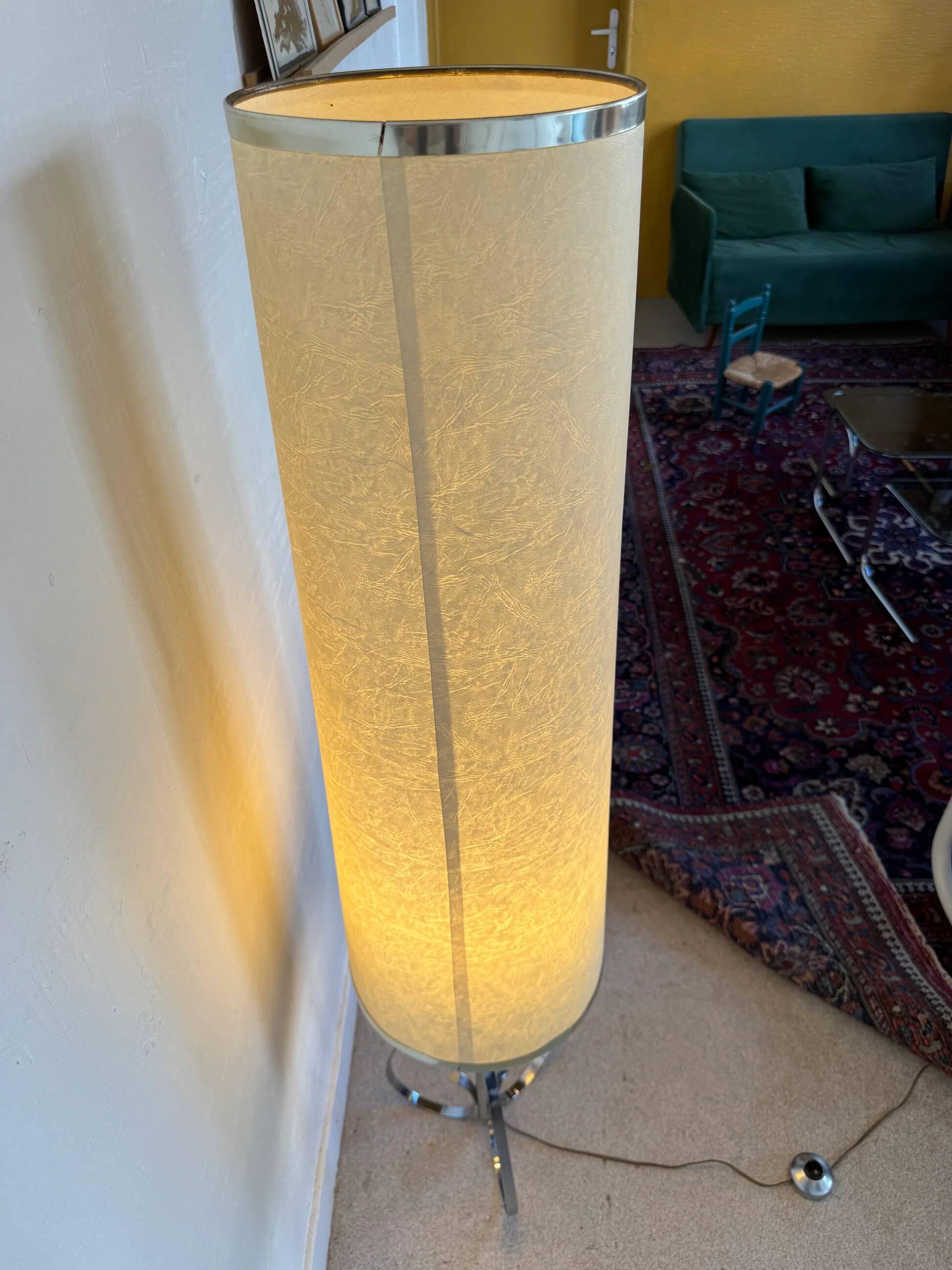 Vintage chrome lamp / floor lamp with its metal-edged shade