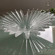 Centre de table en verre texturé, réalisé par la maison Dartington