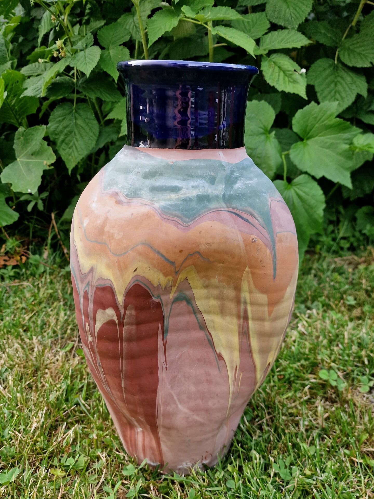 Large ceramic vase, mixed earths - signed - quadrilobed