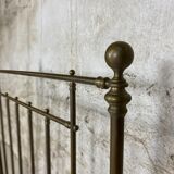 Lit en fer forgé à barreaux