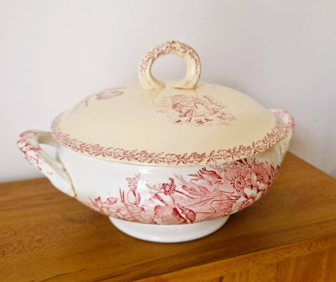 Sarreguemines soup tureen, country model F.F. Pexonne