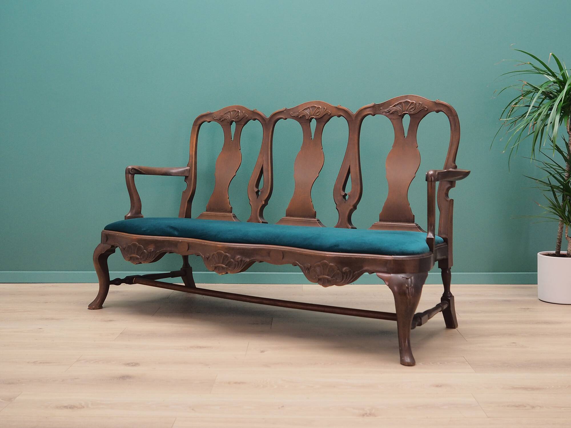 Living room set, style: Chippendale, 1970s, production: Denmark