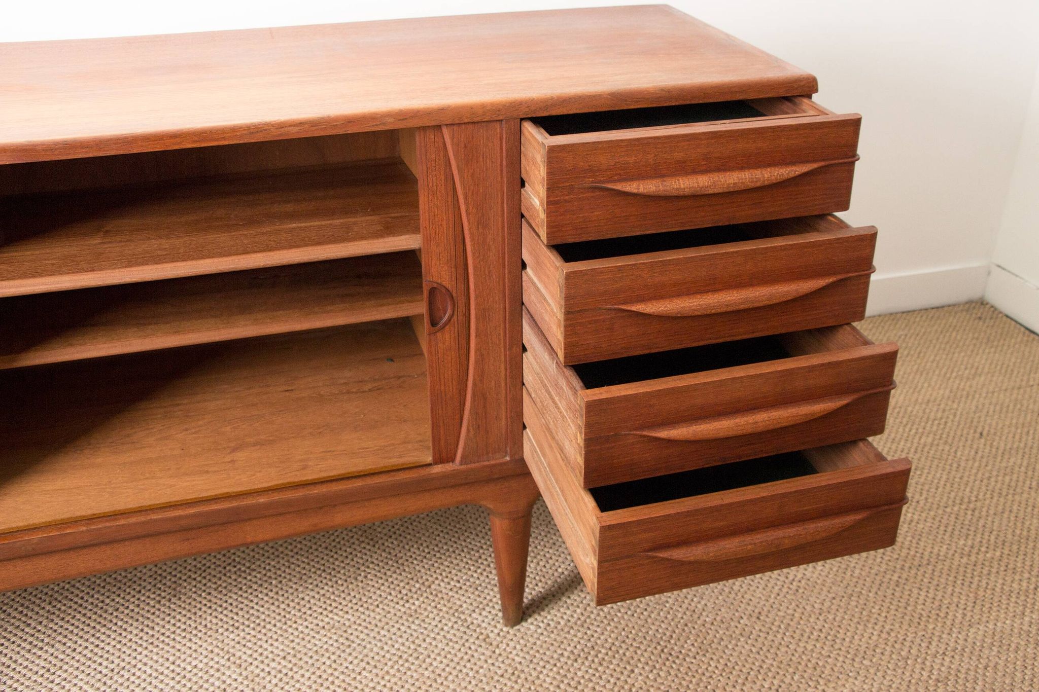 Enfilade danoise en teck modèle U15 par Johannes Andersen pour Uldum