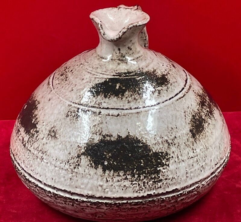 Contemporary Ceramic Pottery to identify, beautiful covered