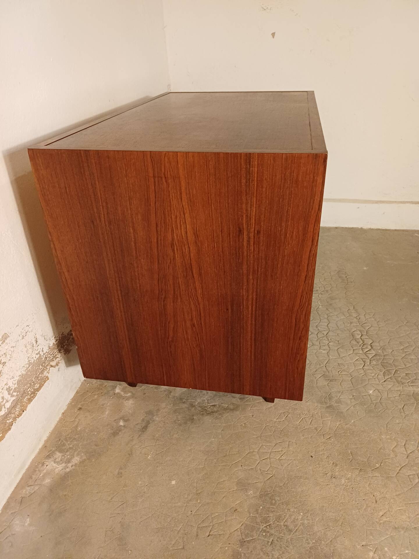 Scandinavian chest of drawers