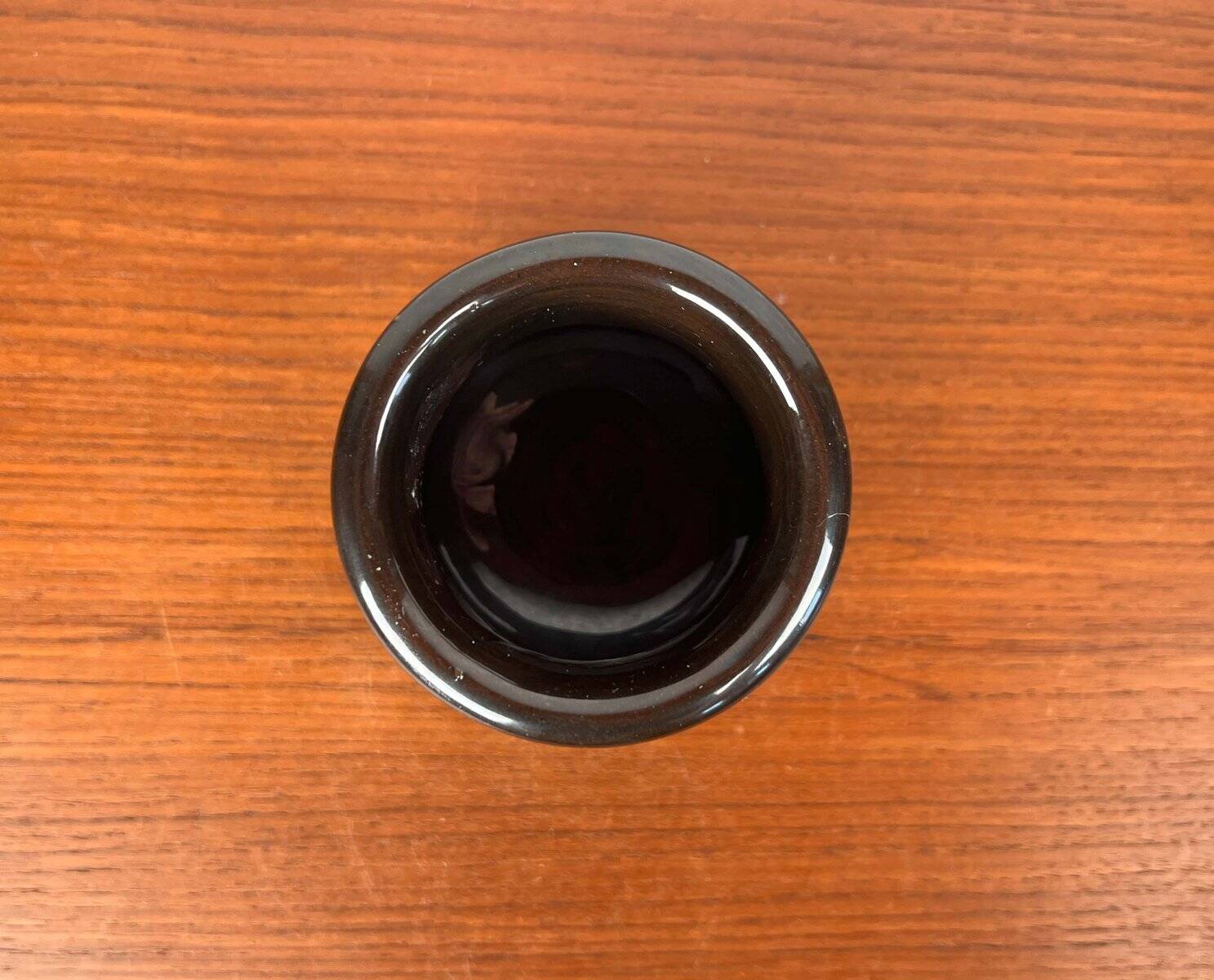 Mid-century studio ceramic tripod vase by Eke Bjeren for Gabriel Keramik, 1960s.