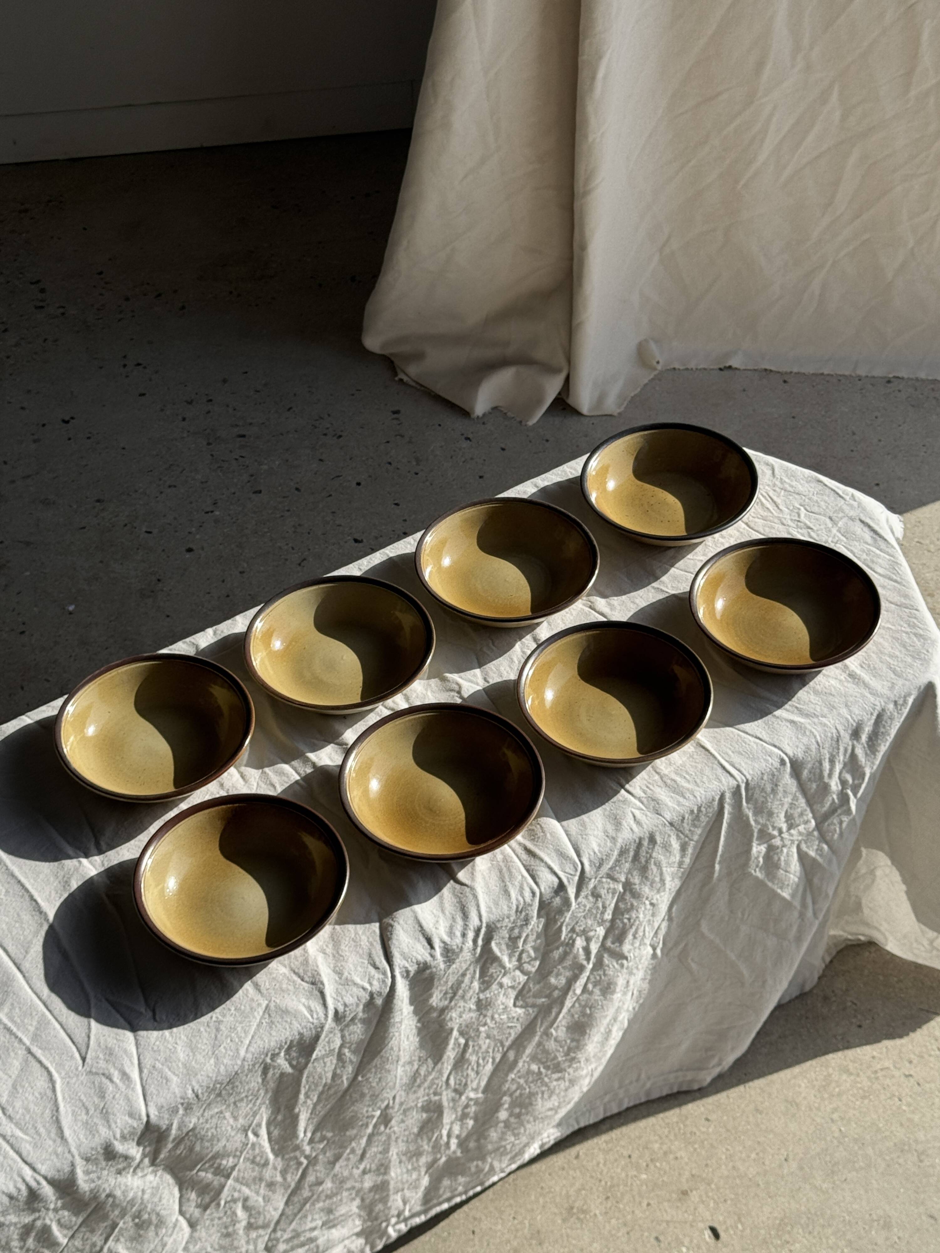 Set of 8 brown-rimmed stoneware deep plates Atelier Saint Simon D19.5