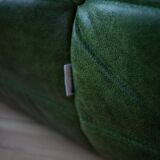 Canapé deux places Togo en cuir vert Dubaï par Michel Ducaroy pour Ligne Roset