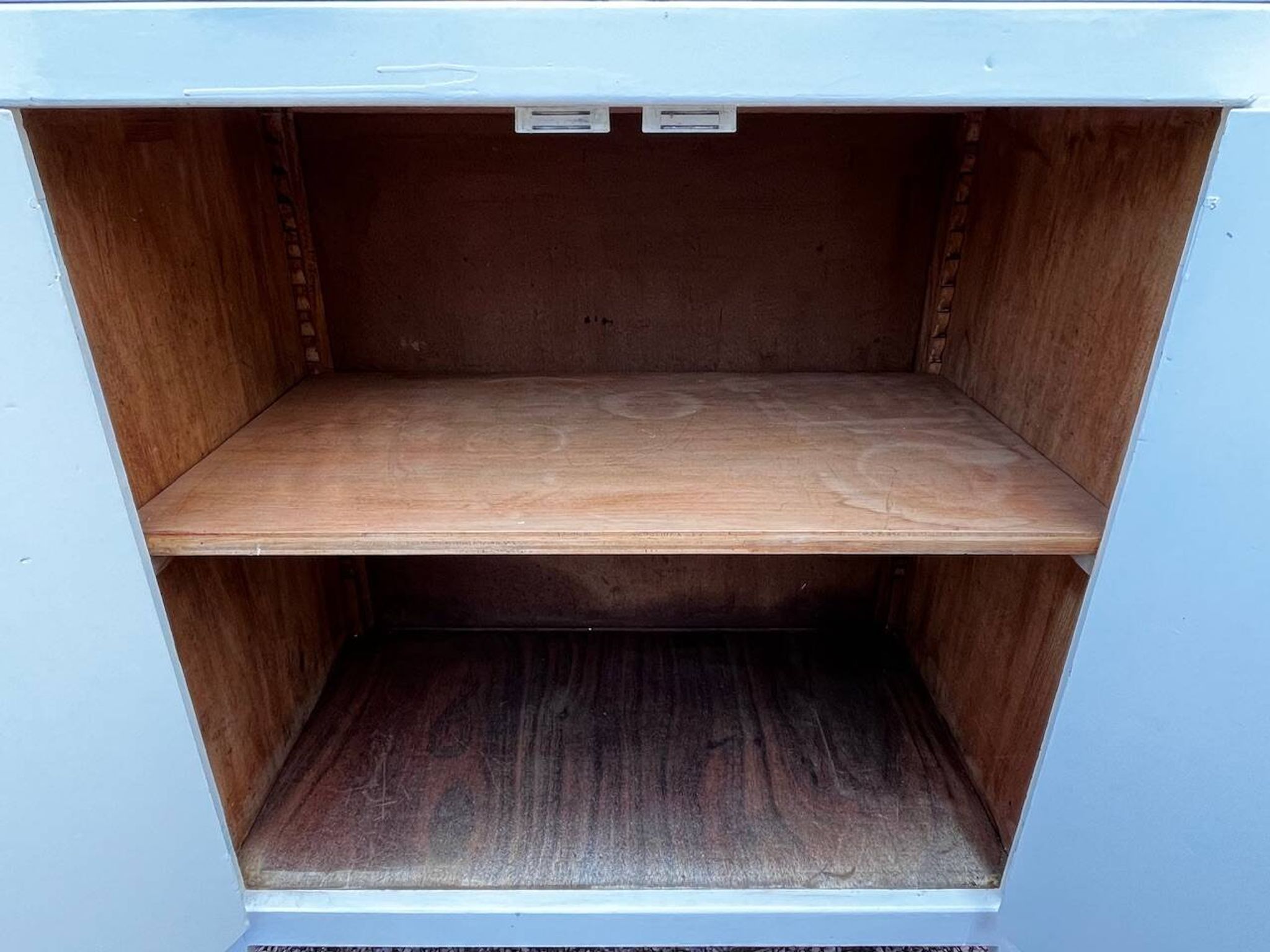 Buffet blanc vintage 2 portes et 2 tiroirs
