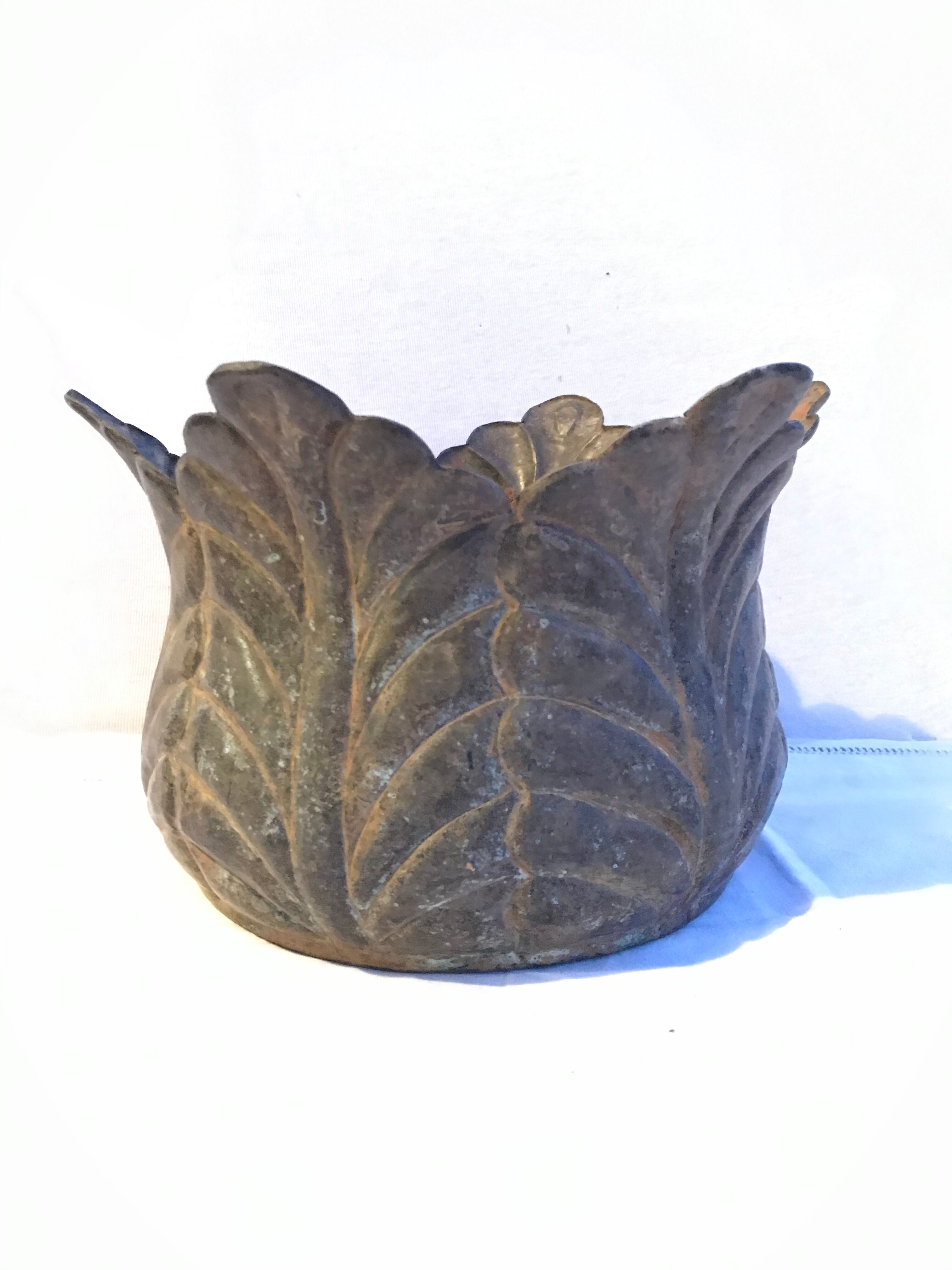 Cache pot plants metal shape petals flowers decoration vintage garden decoration