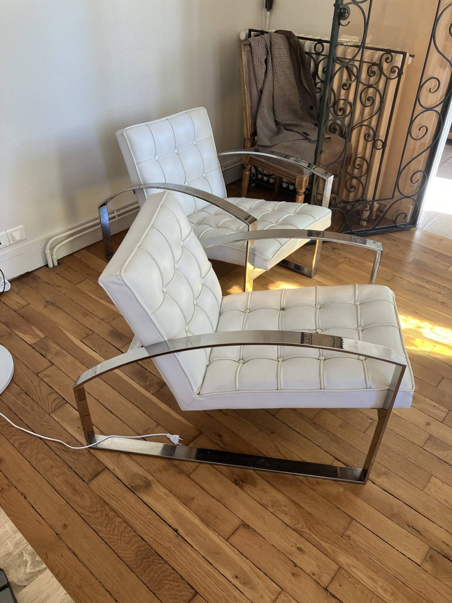 Meridiani armchair — italian design, chrome steel and tufted white leather.
