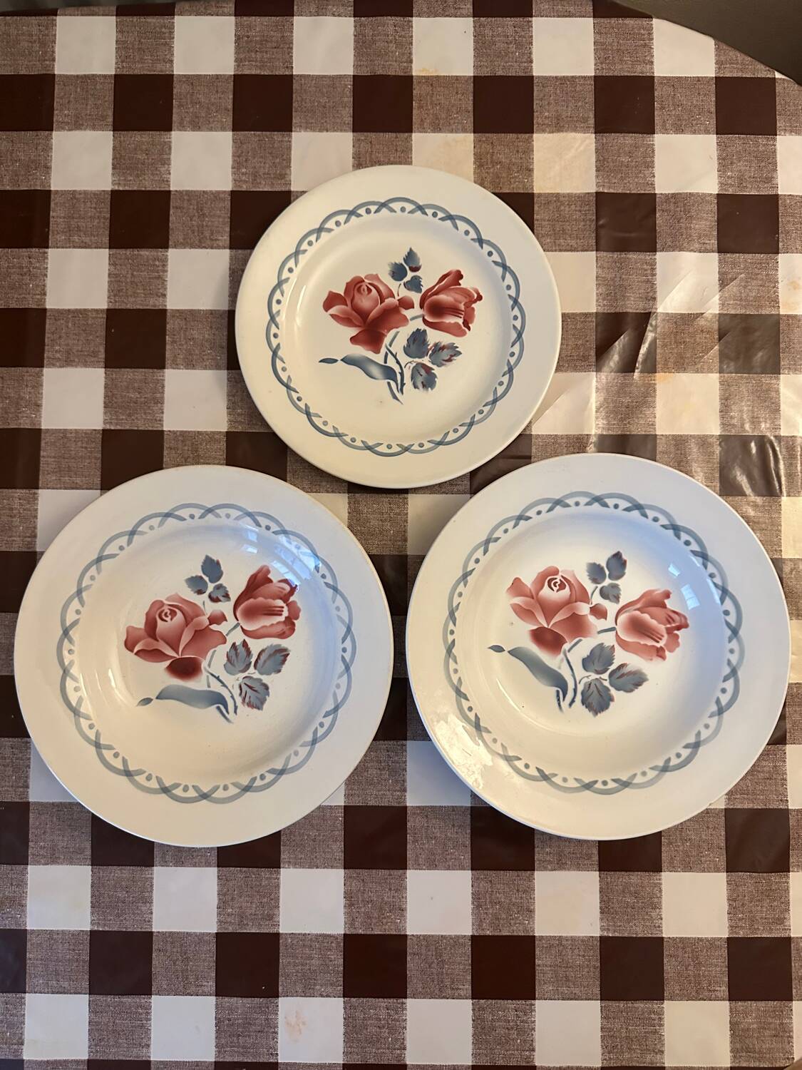 2 assiettes creuses, 1 assiette plate Digoin Sarreguemines service, "Cannes", 1930
