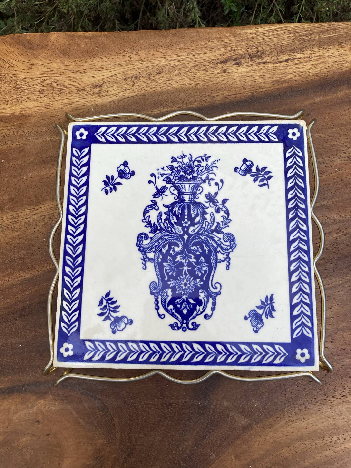 Vintage chic Gien earthenware trivet