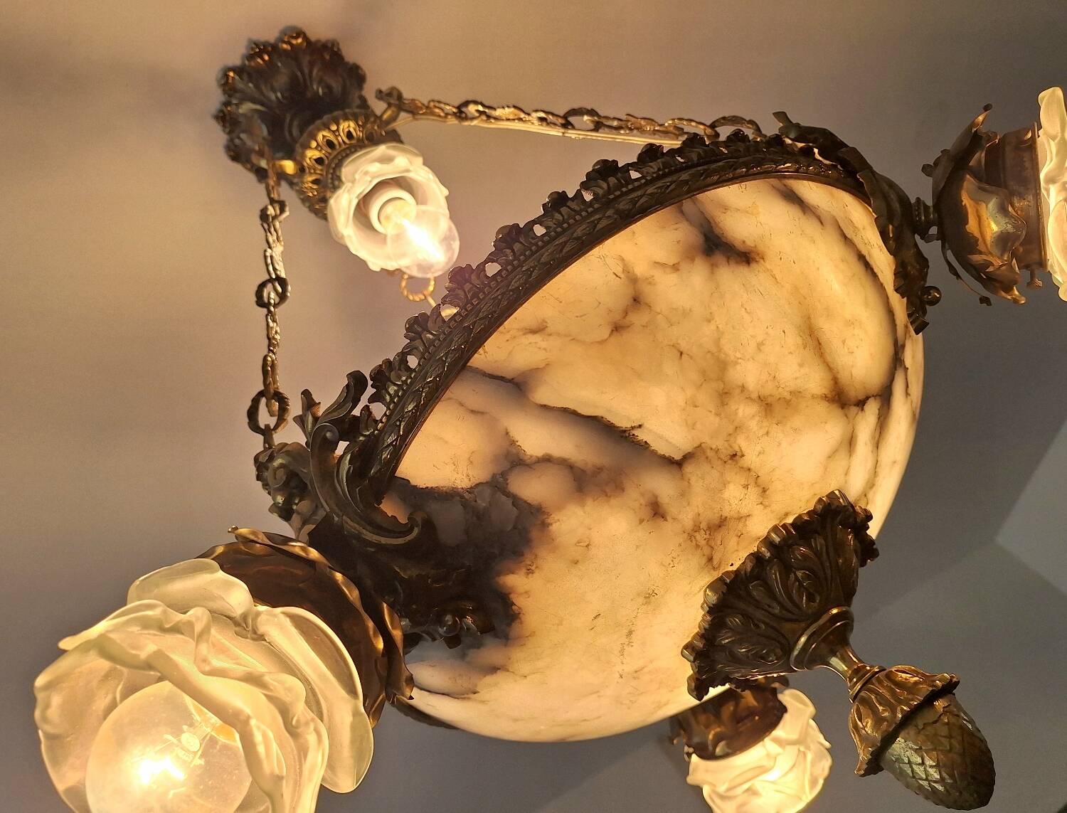 Art Deco alabaster and bronze chandelier, 7-light fixture