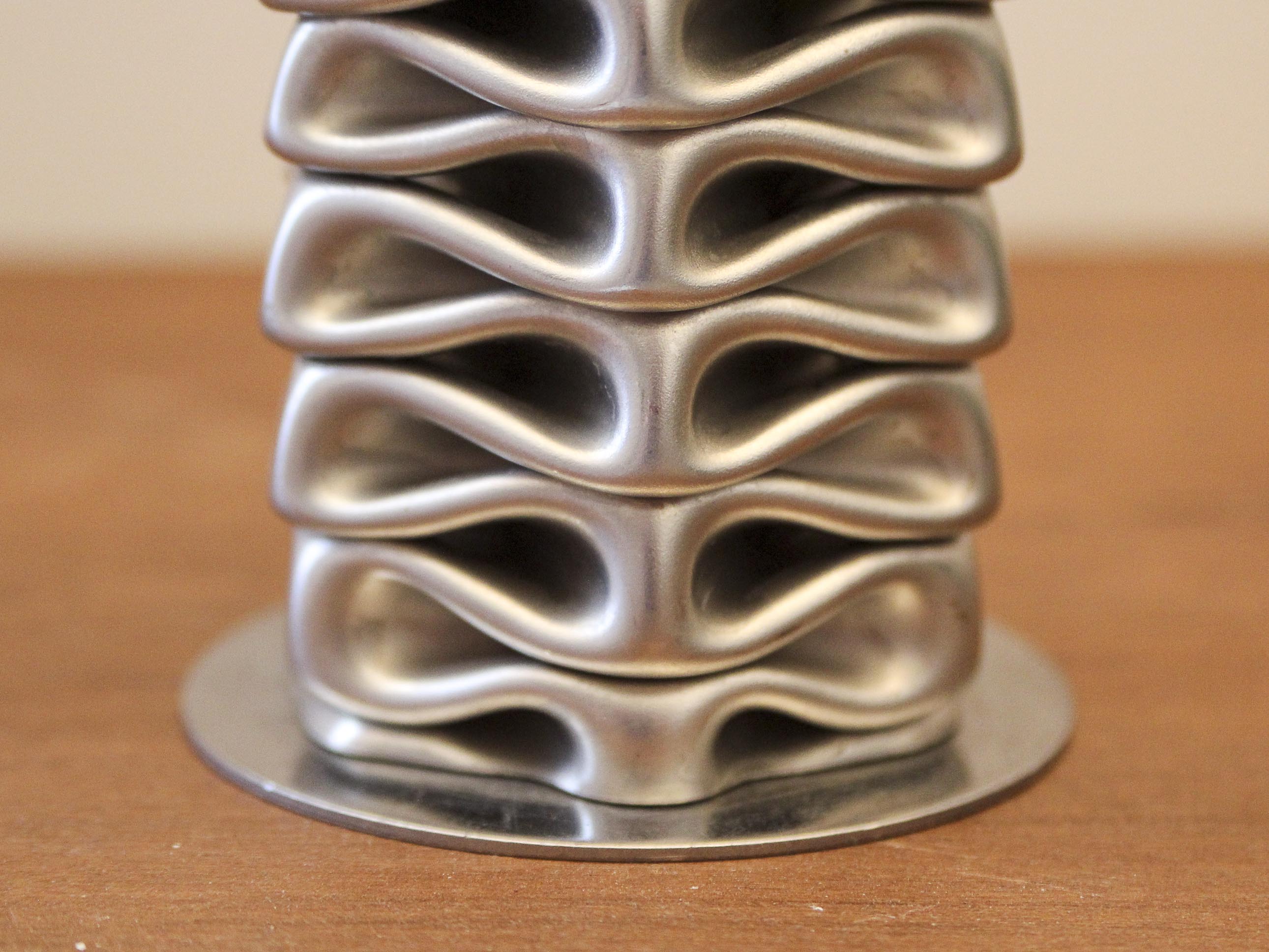 Vase en acier inoxydable compressé