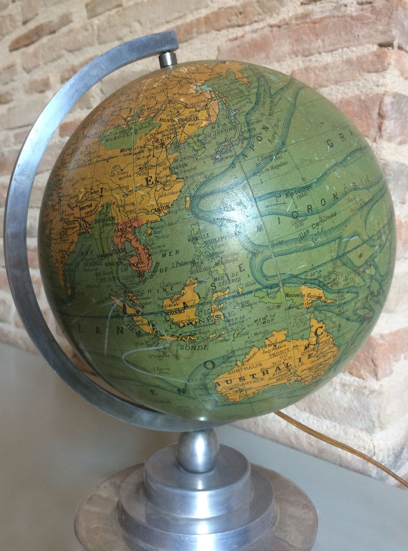 Globe lamp stamped