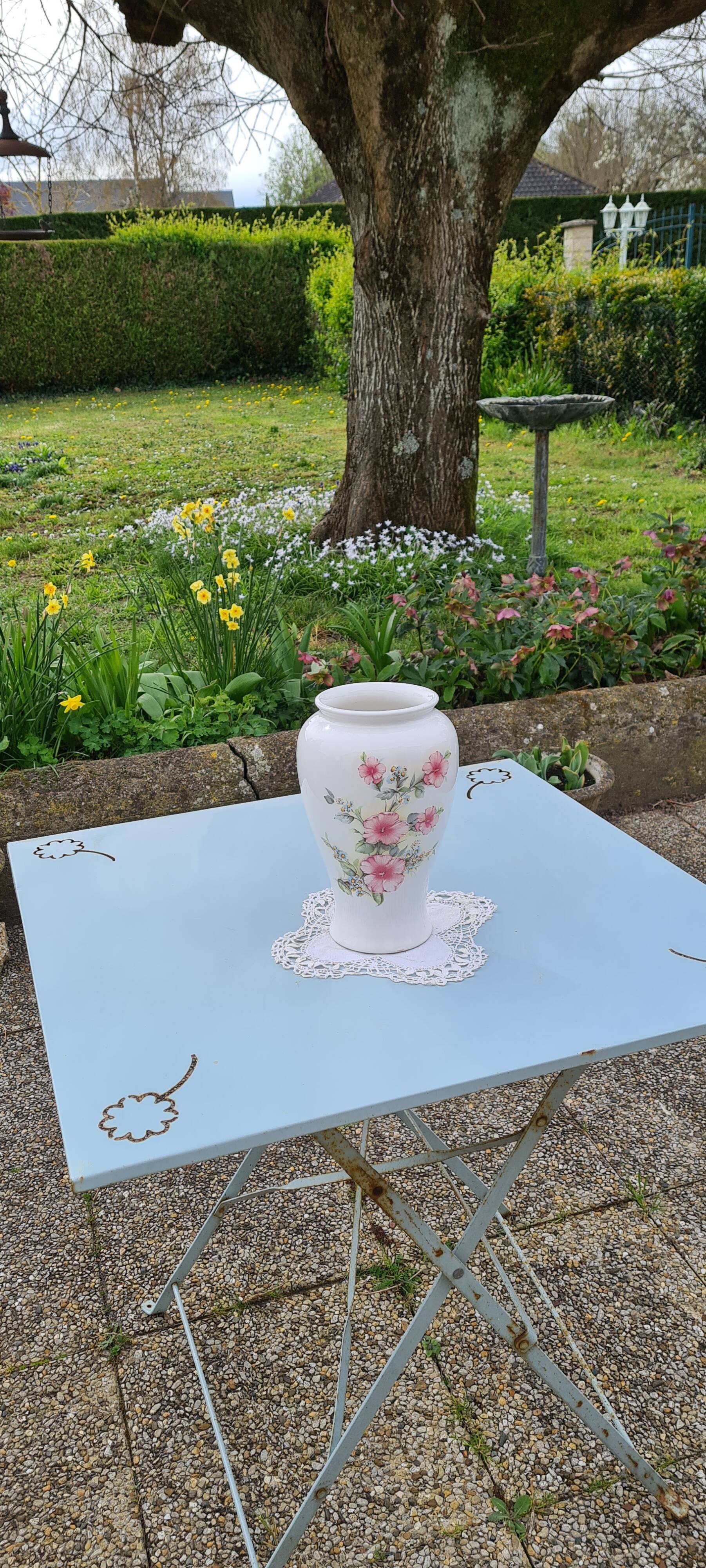 Grand vase en porcelaine blanche