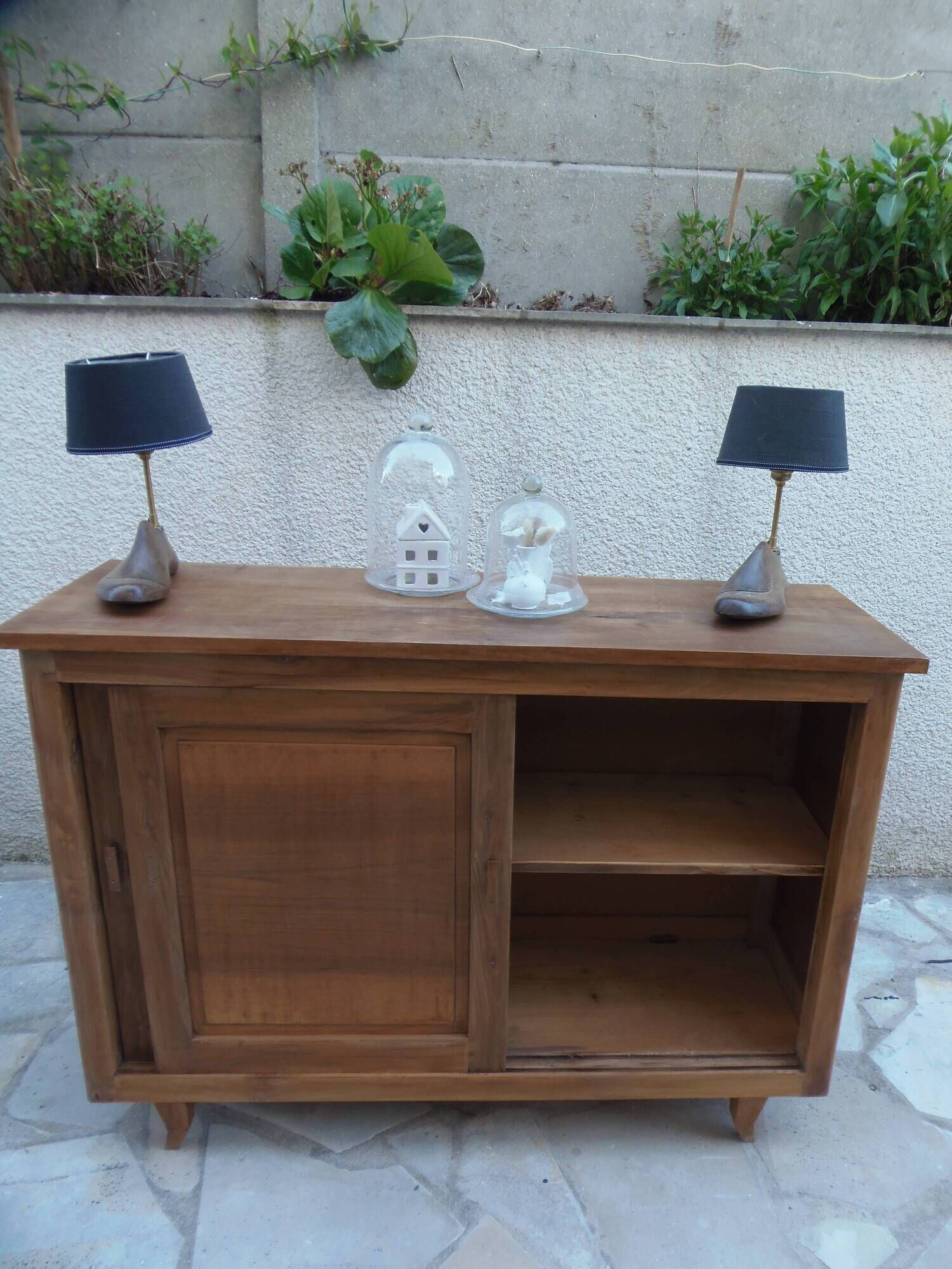 Vintage wooden buffet with a waxed finish, 2 sliding doors.
