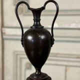 Paire de vases en bronze patine noire, XIXème siècle