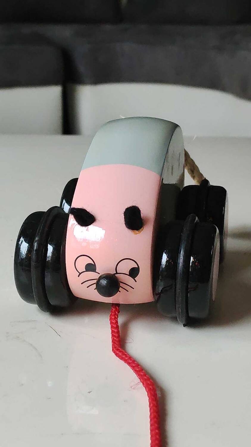 Wooden mouse-shaped toy to pull. The play tree. For 2 years. Made in France