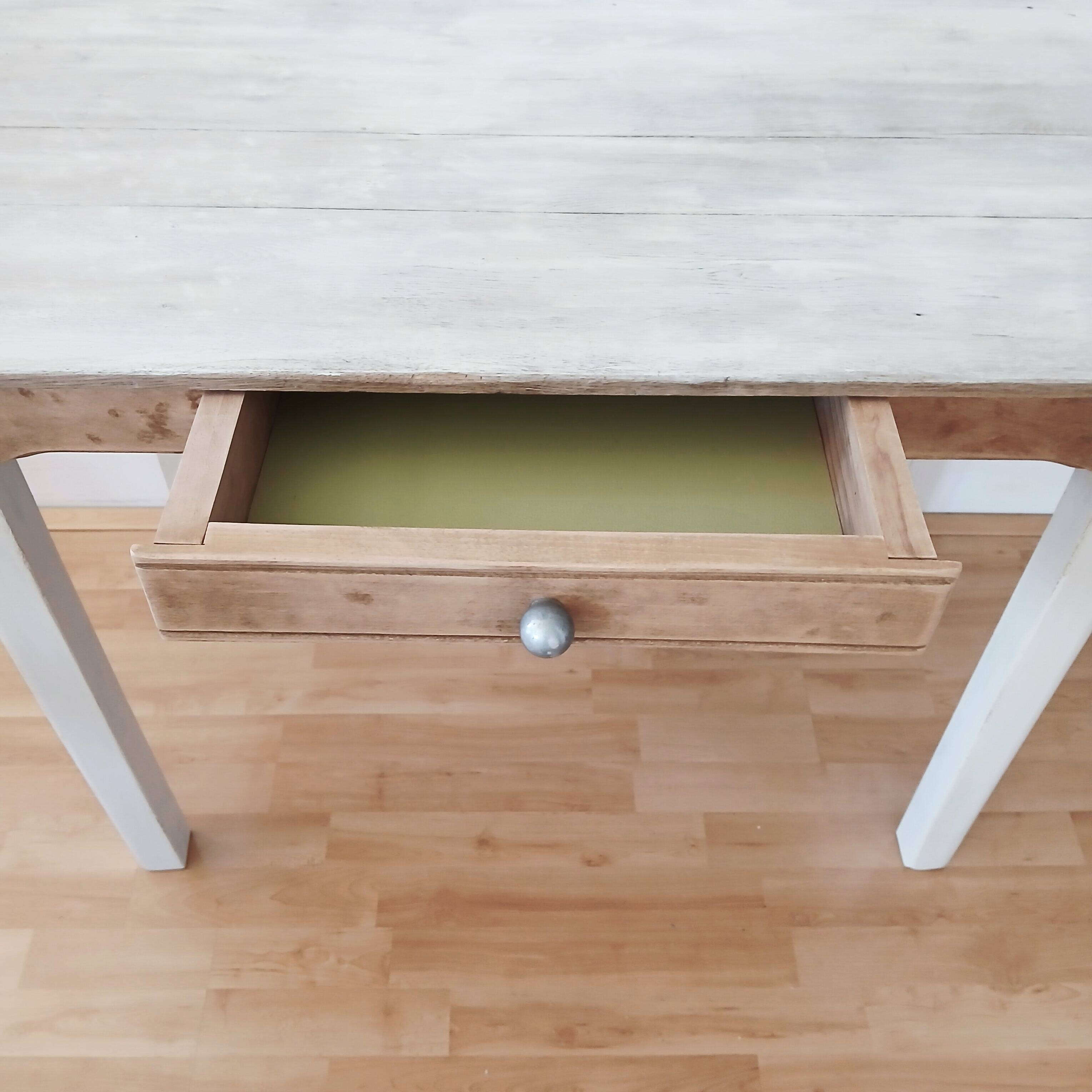 VINTAGE FARM TABLE