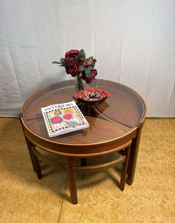 Table basse trinité en teck rétro vintage des années 60 par Nathan.