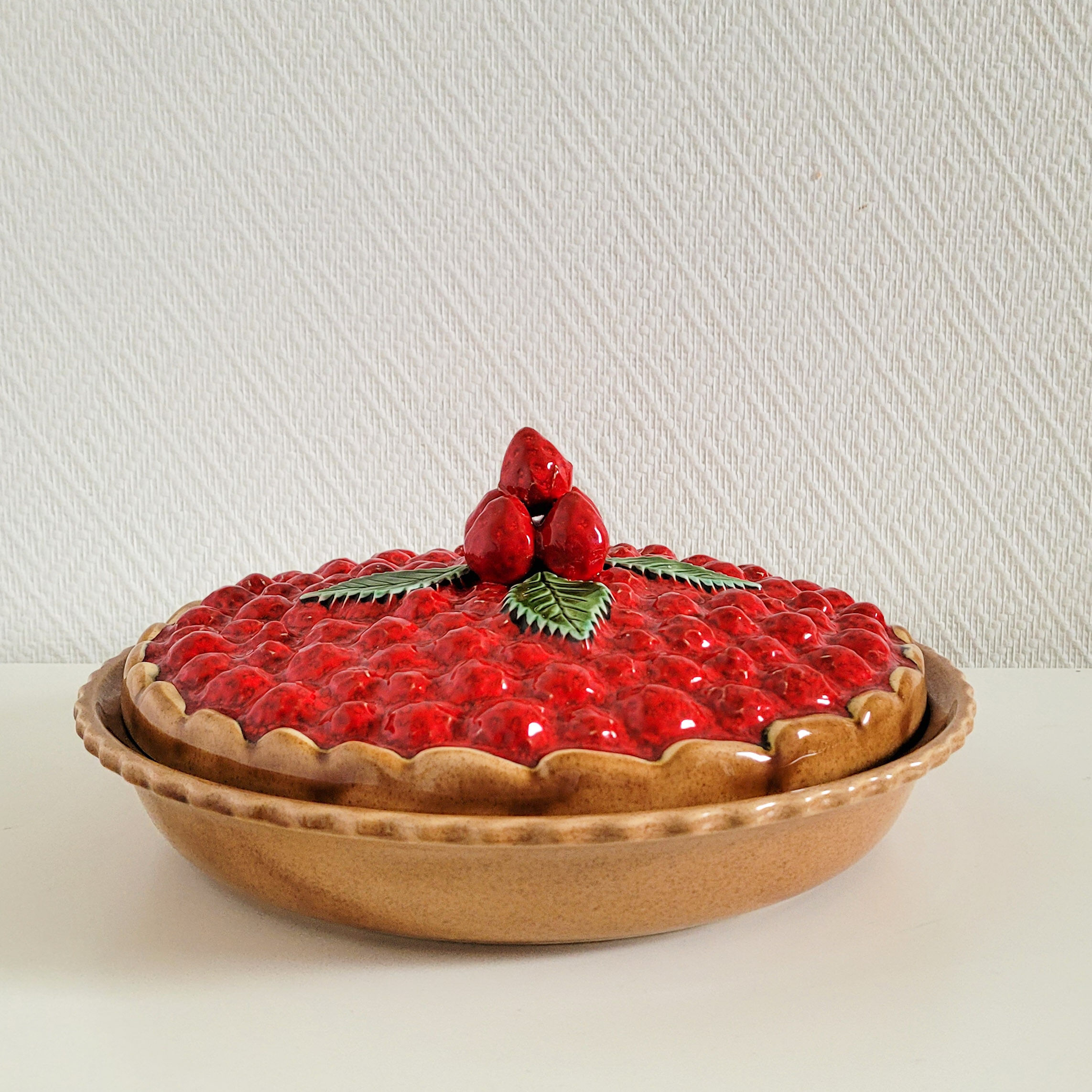Slurry dish strawberry pie