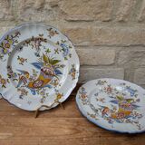 Set of 2 antique decorative plates with cornucopias