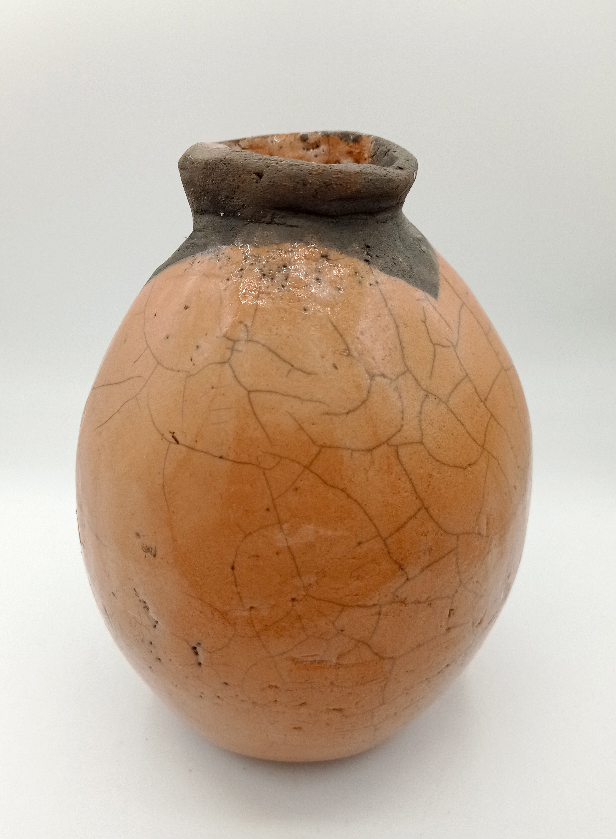 Vase en raku signé