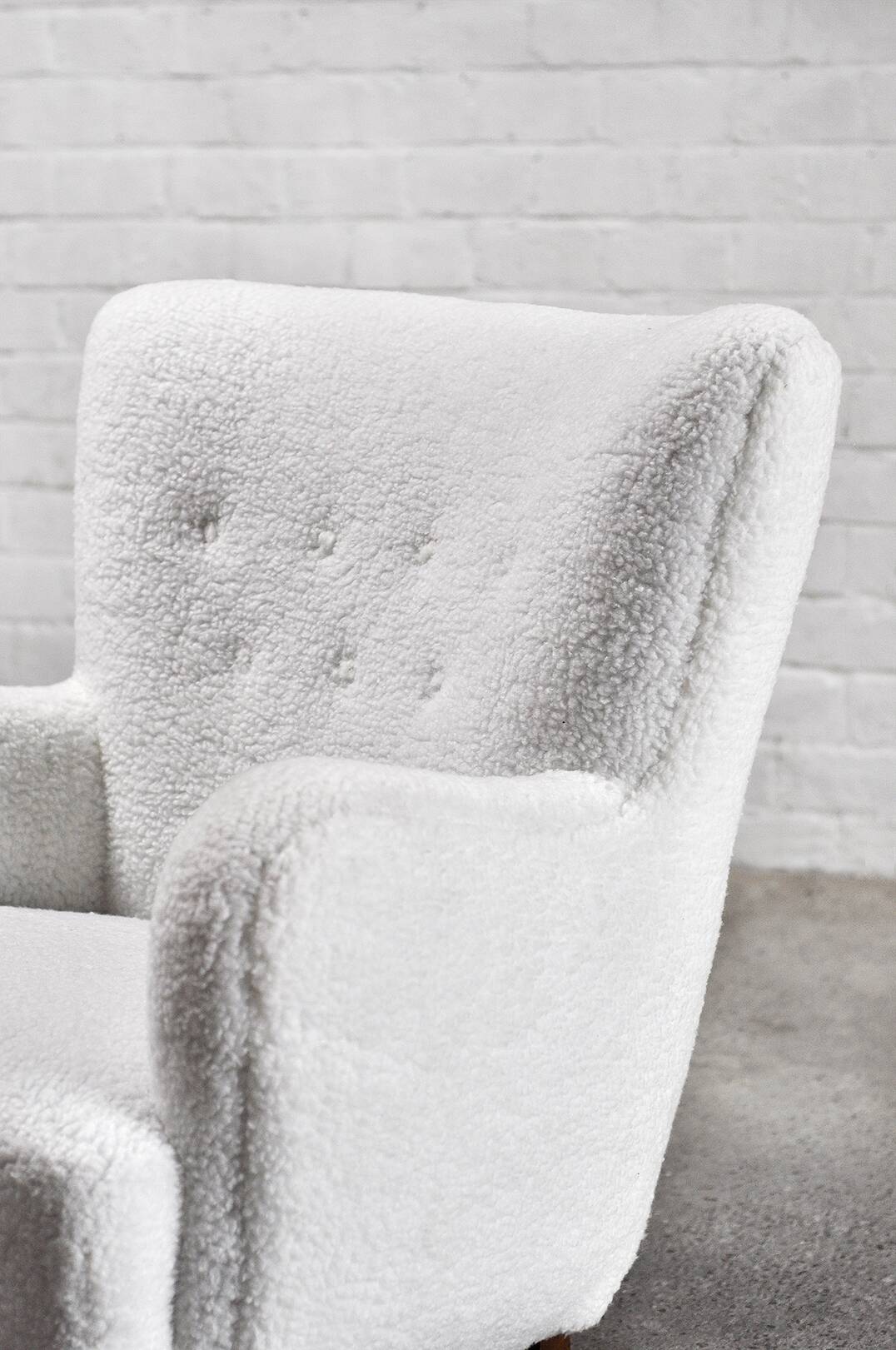Fritz Hansen Model 1669 Lounge Chair In White Wool, Denmark 1940's