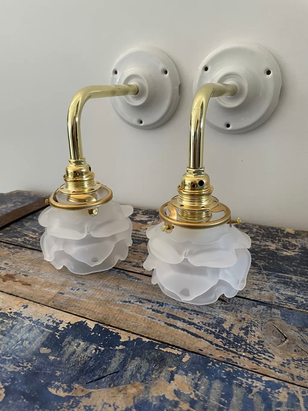 Paire d’appliques murales vintage en verre fleurs