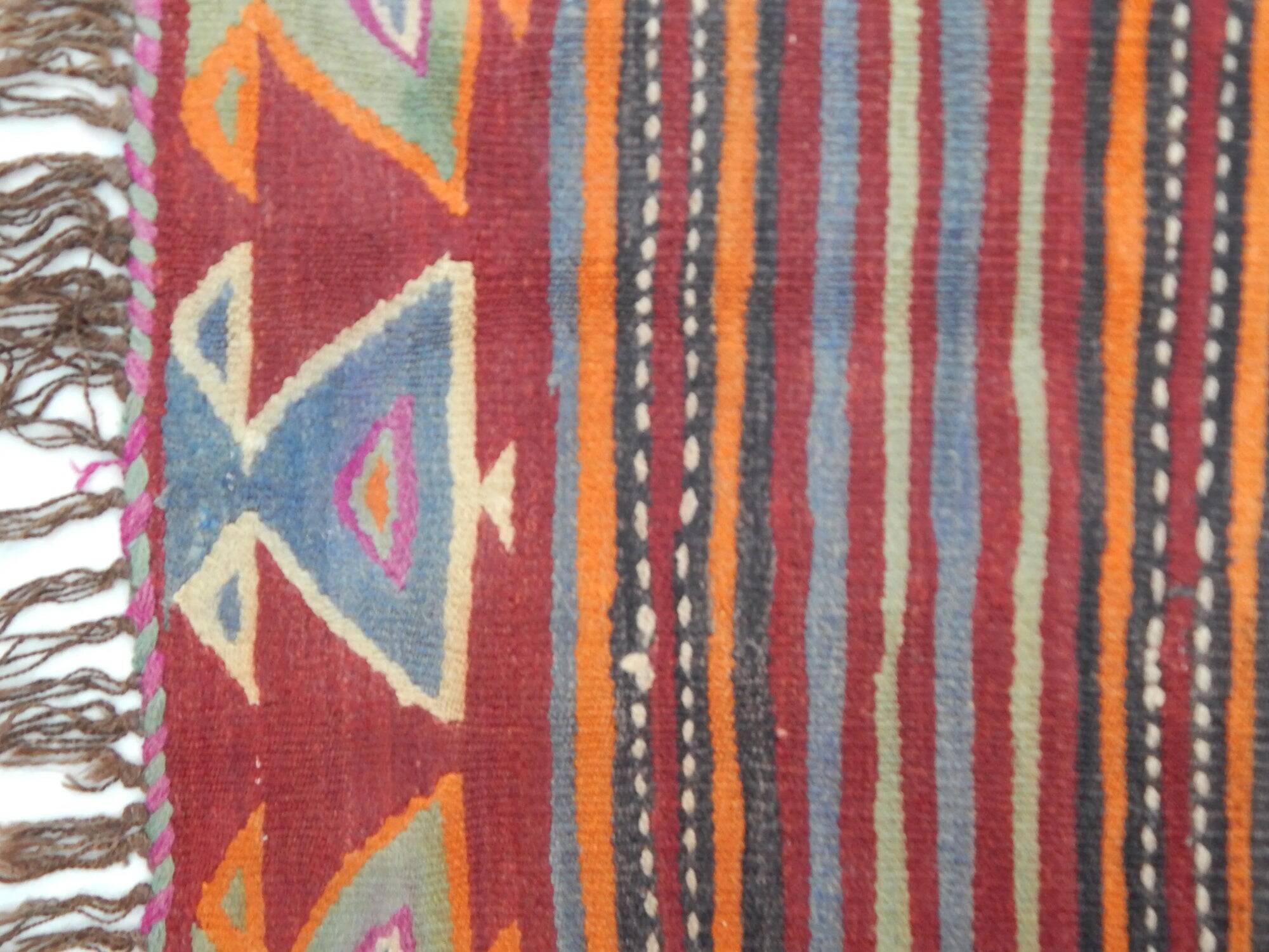 Vintage Turkish kilim, handwoven, 136x167 cm.