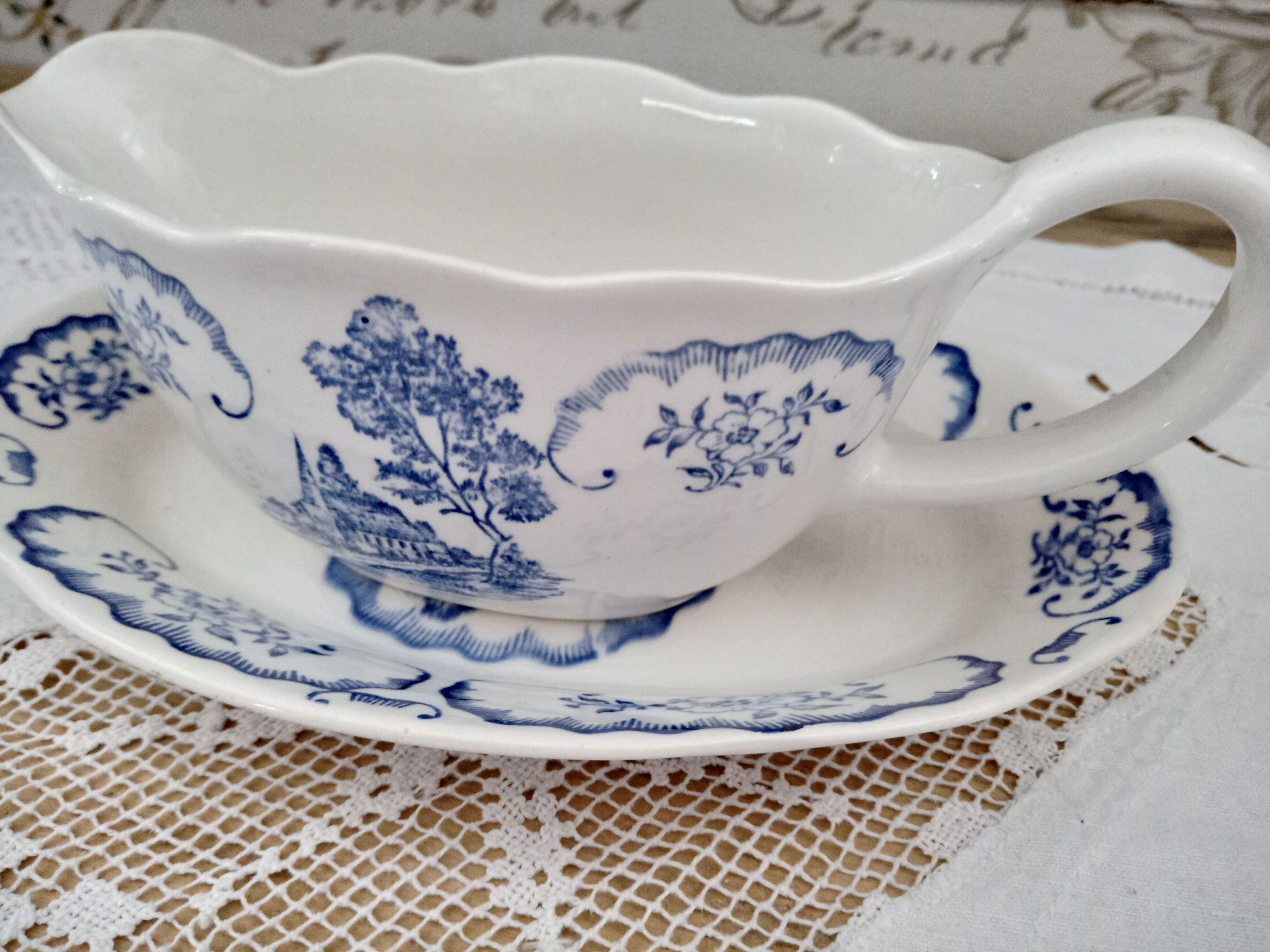 Saucière with its resting place Digoin Sarreguemines model Bernadette