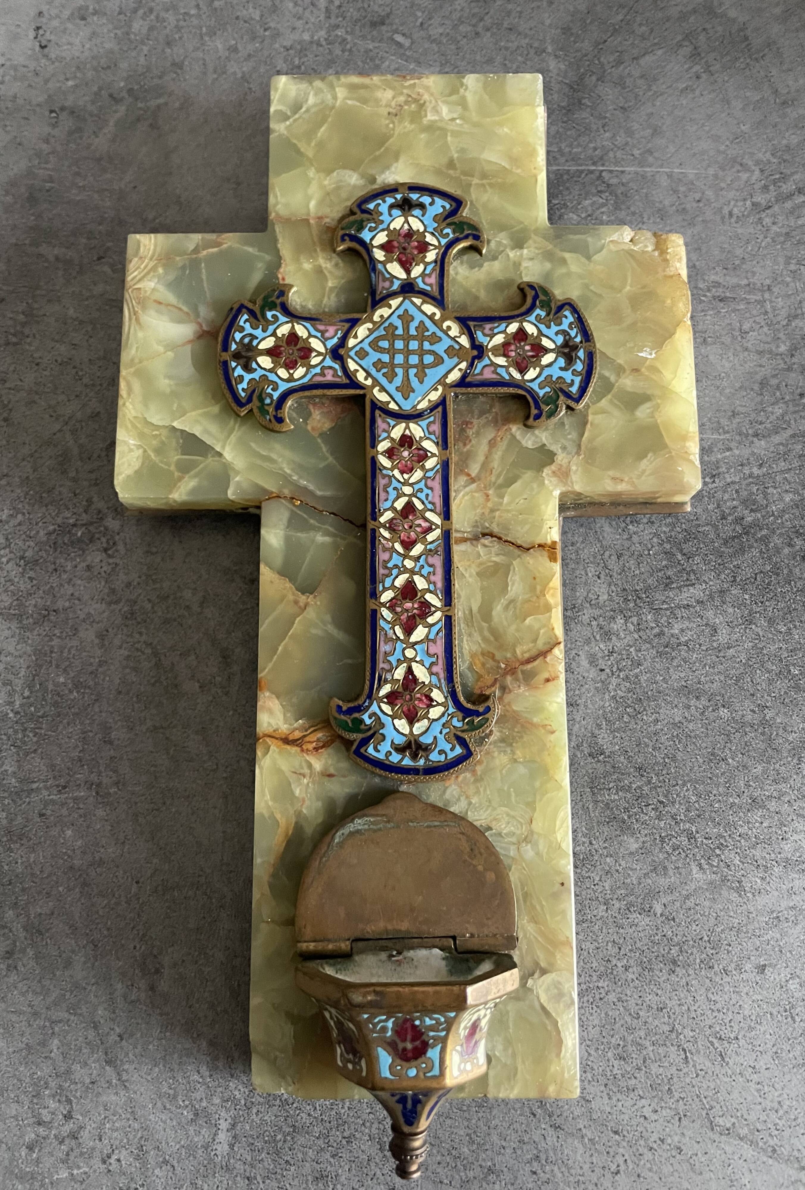 Wall cross with a holy water font in enamel and onyx, 19th century.